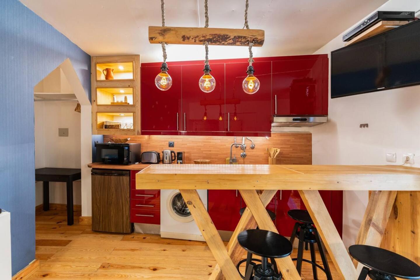 One-Bedroom Apartment - Photo 3