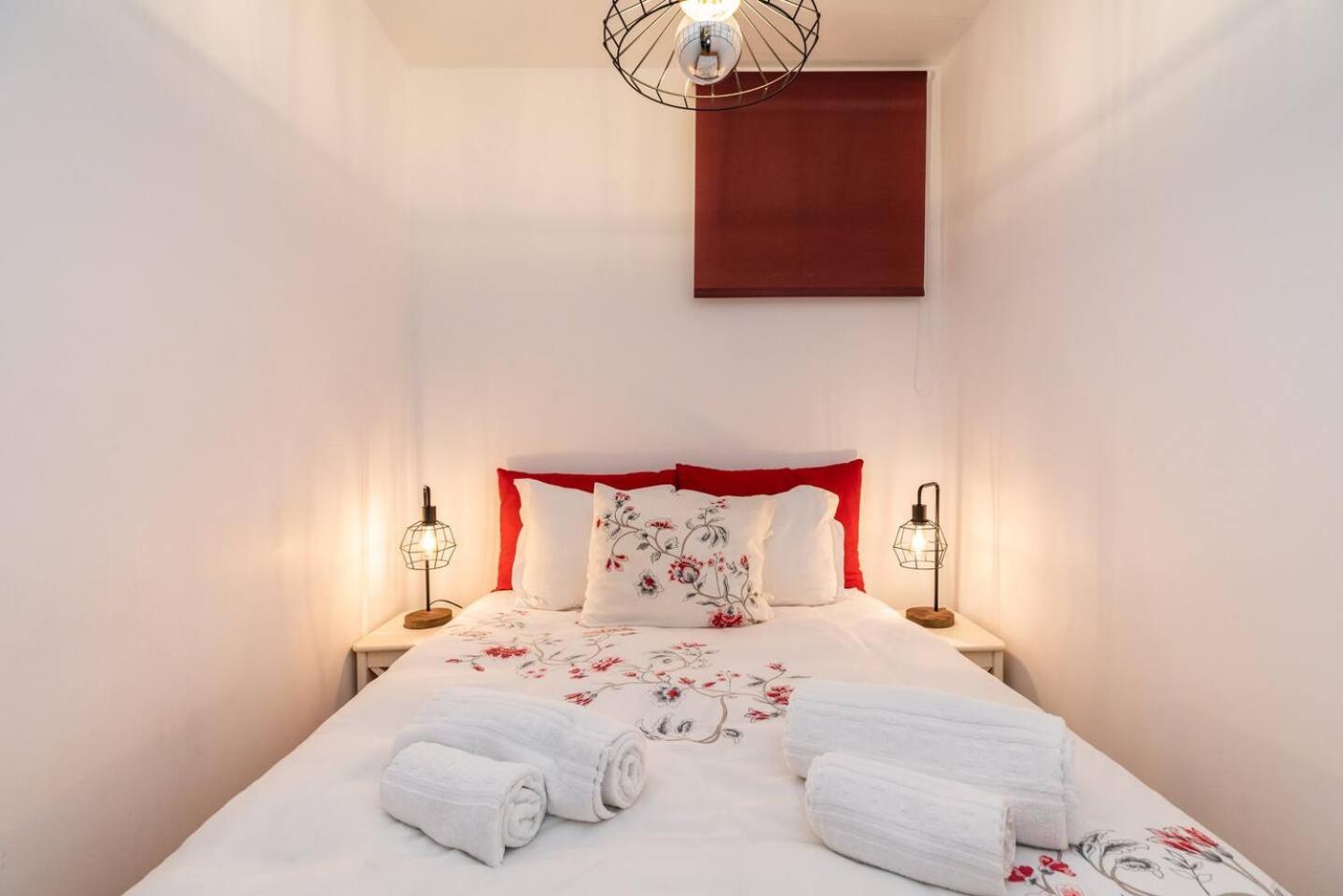 One-Bedroom Apartment - Photo 8