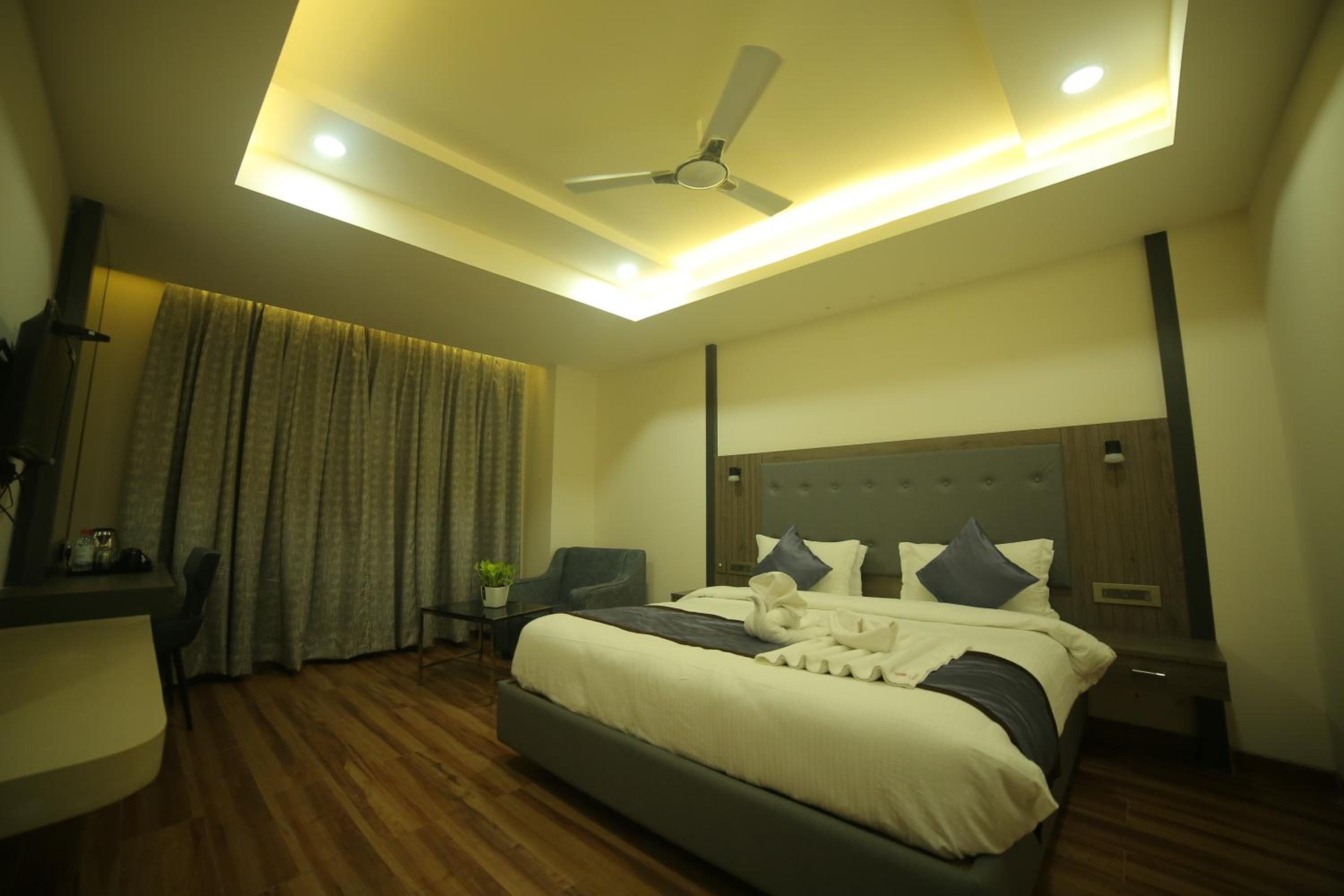 Double or Twin Room - Photo 10