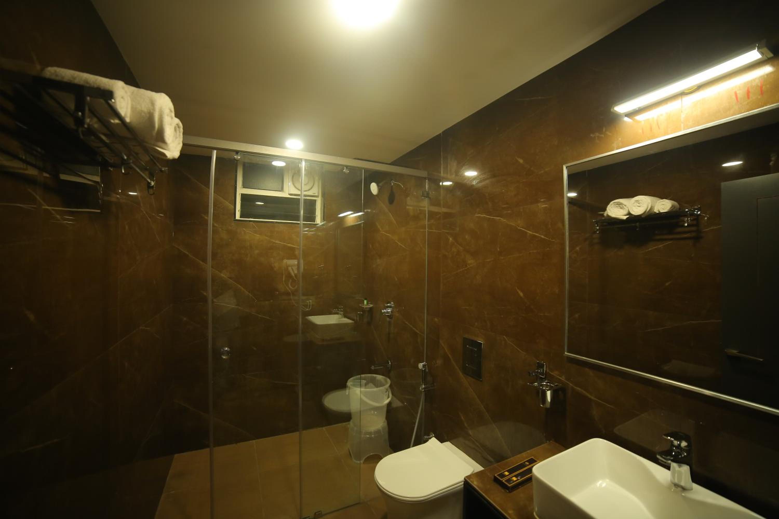 Double or Twin Room - Photo 9