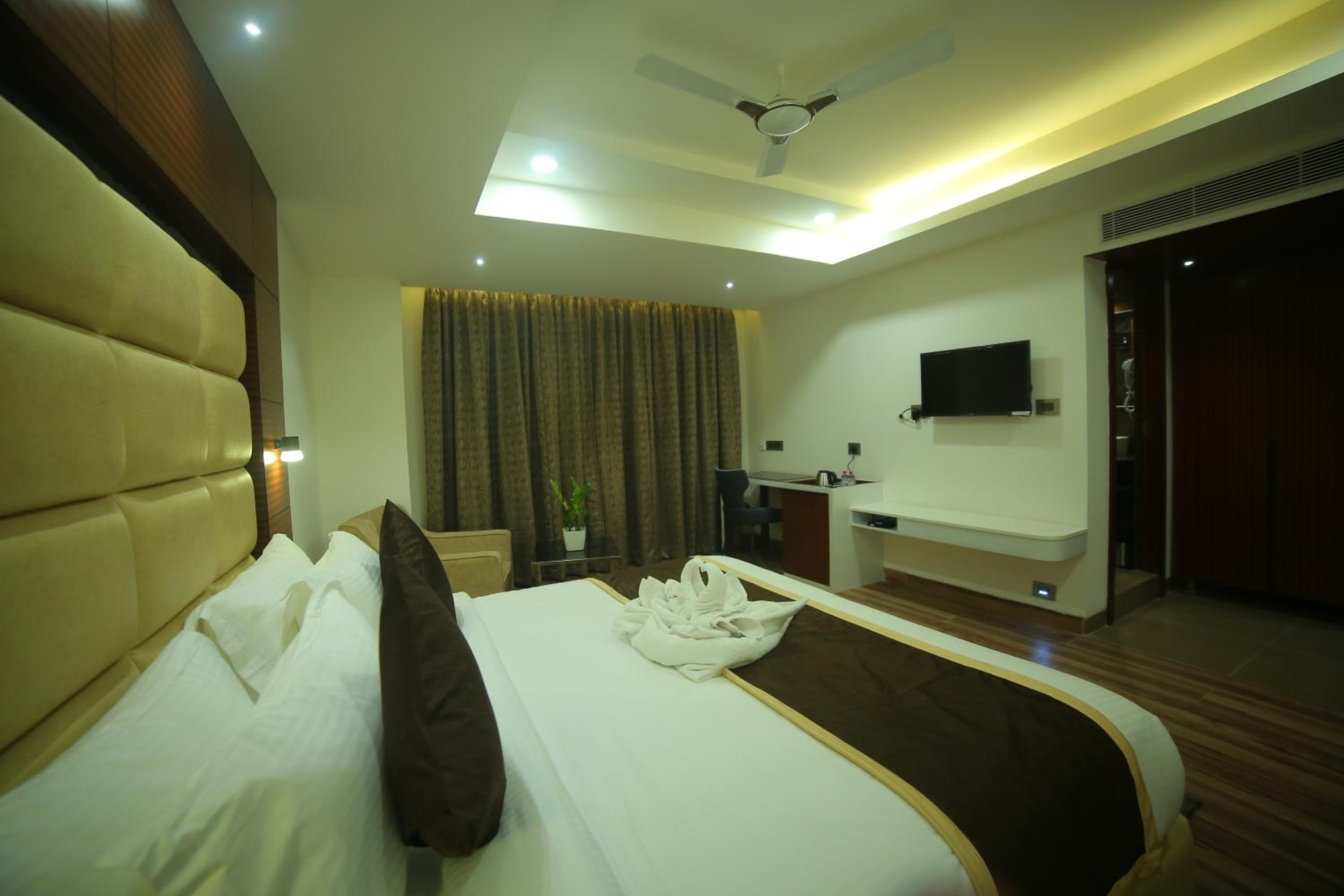 Double or Twin Room - Photo 8