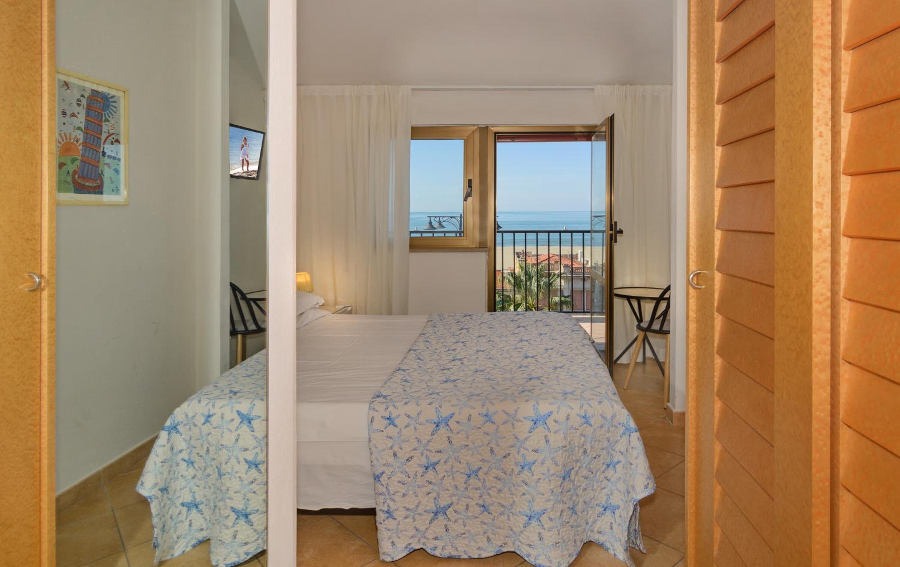 Double or Twin Room - Photo 10