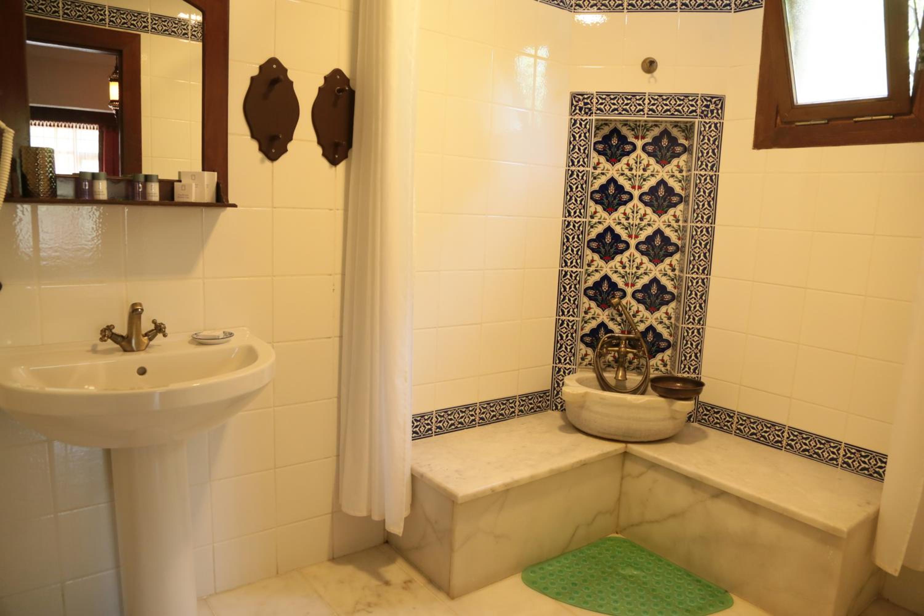 Superior Double Room with Private Bathroom photo 3