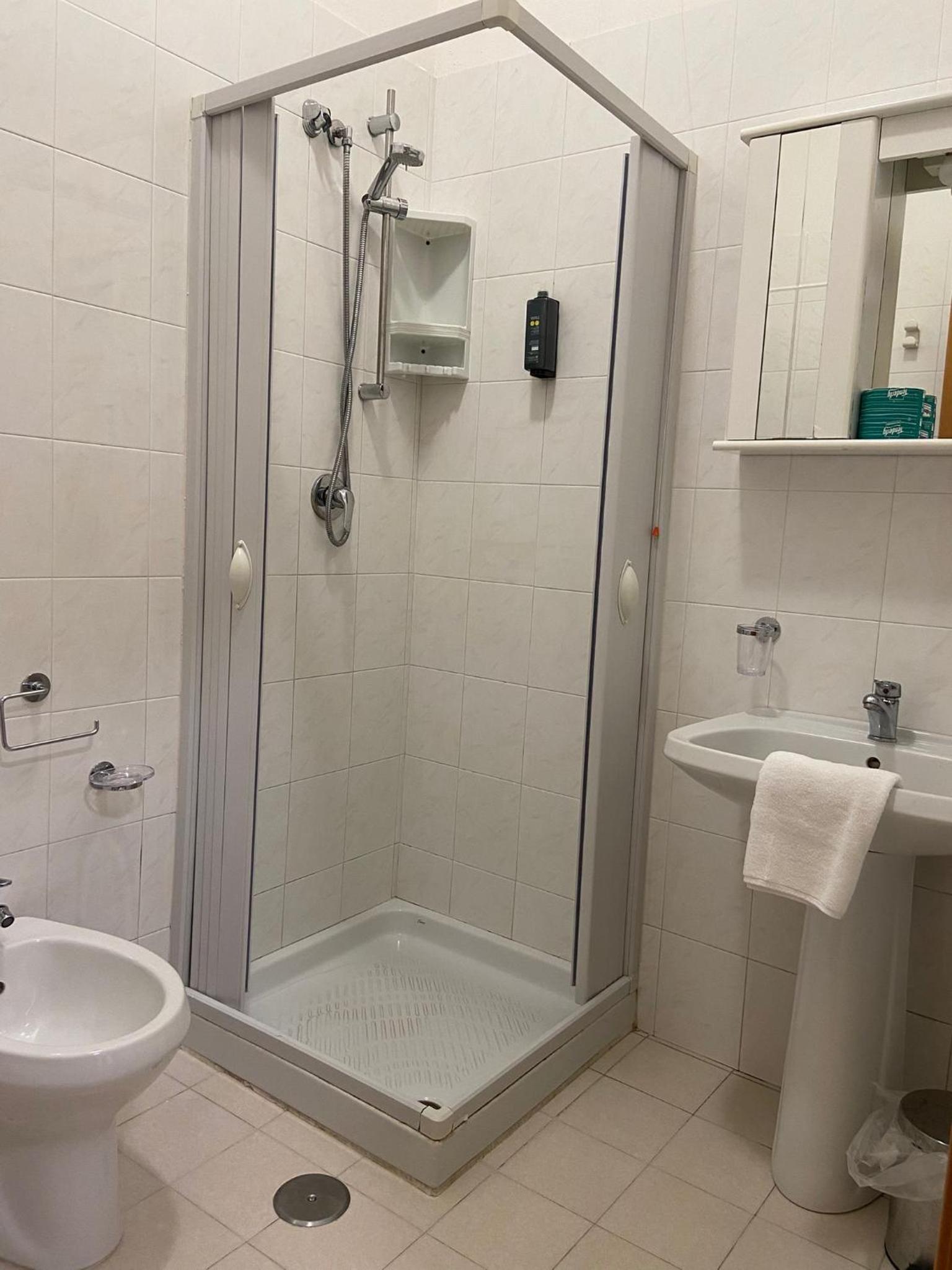 Quadruple Room with Sea View - Photo 6