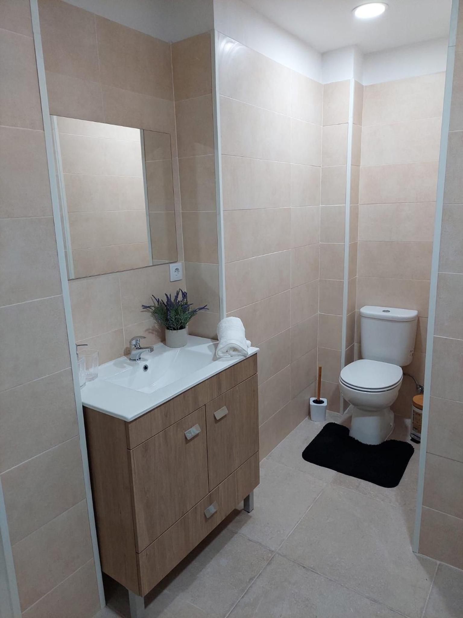 One-Bedroom Apartment - Photo 2