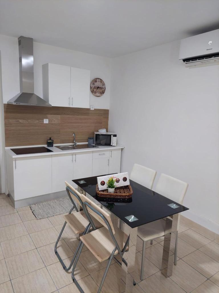 One-Bedroom Apartment - Photo 4