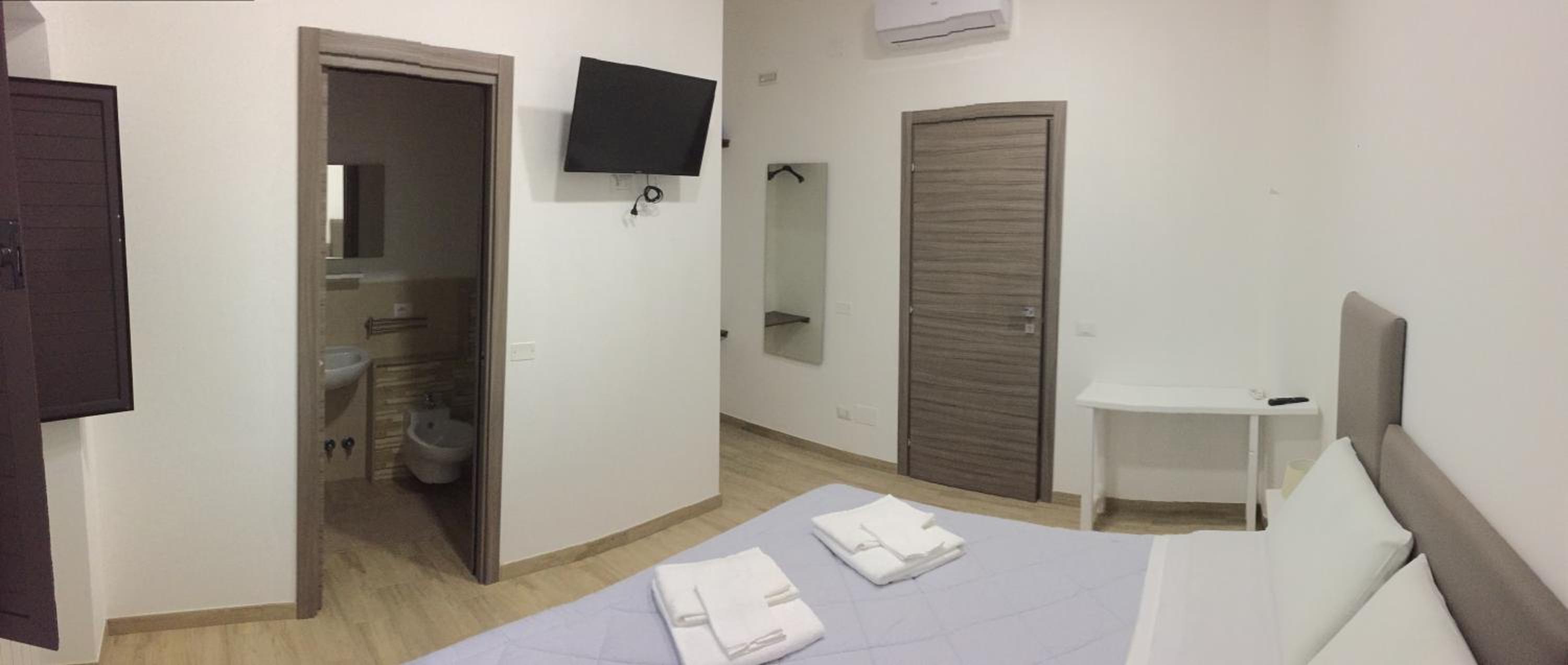 Deluxe Double or Twin Room photo 1