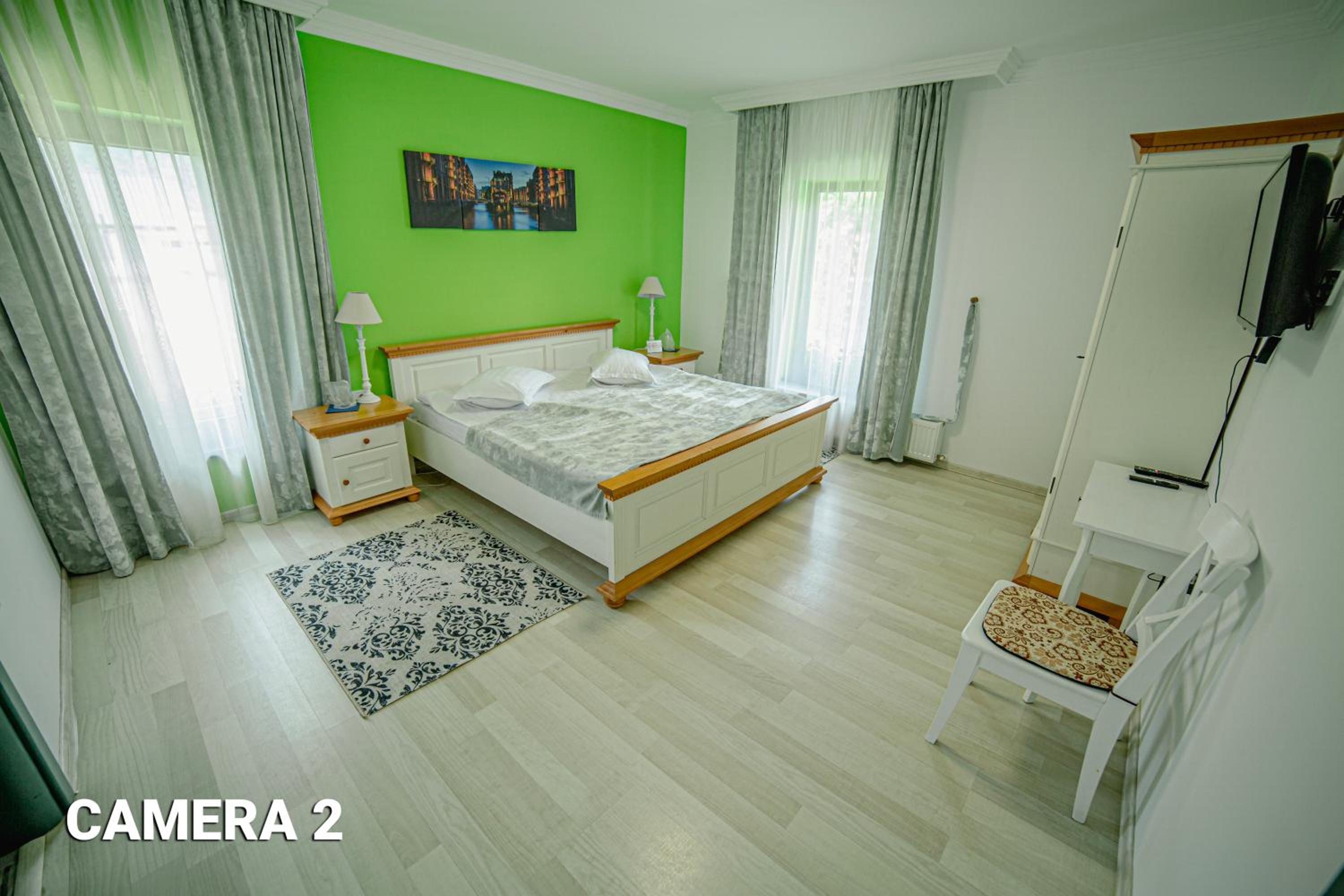 Deluxe Room (2 Adults + 1 Child) - Photo 4