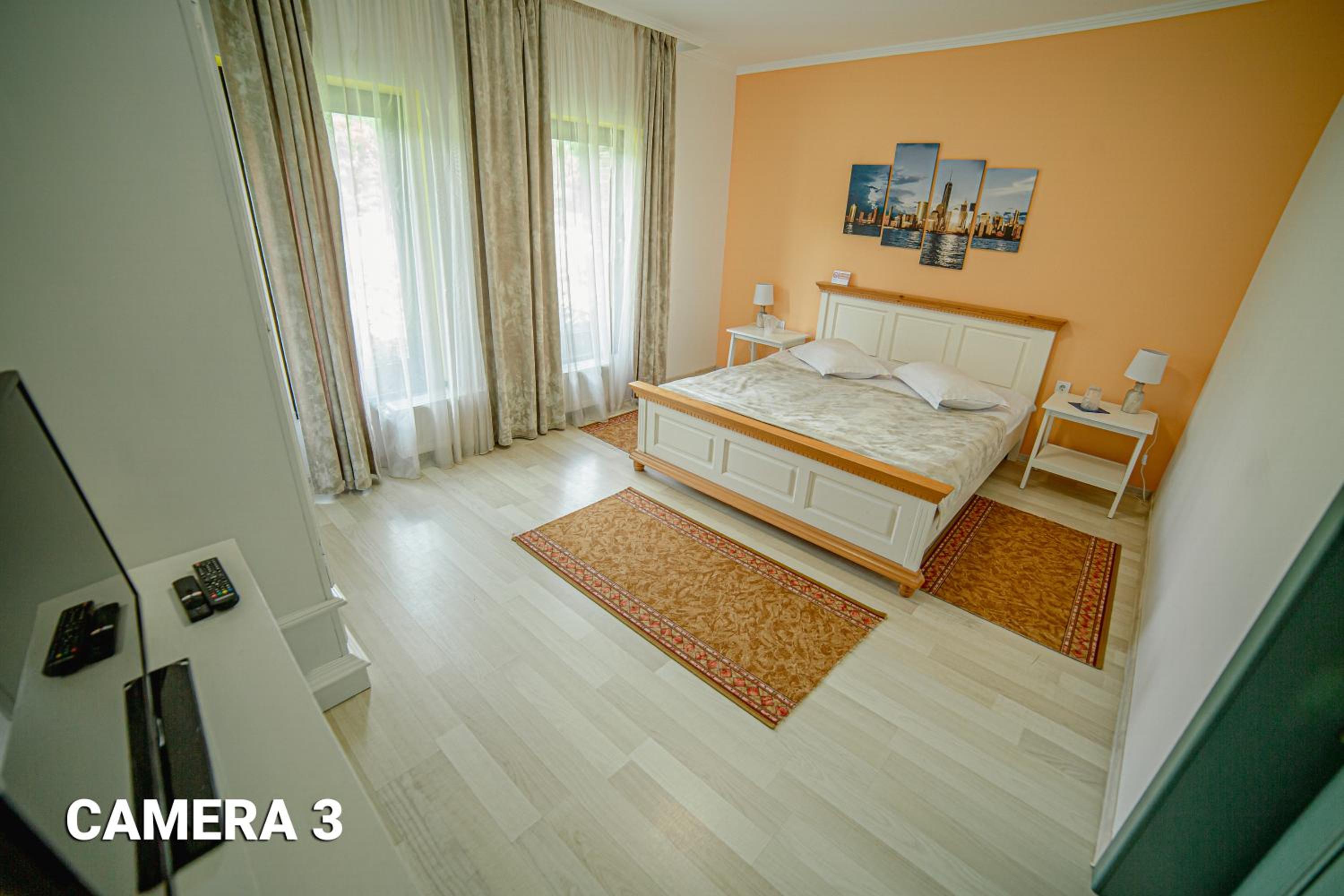 Double Room with Private External Bathroom - Photo 1