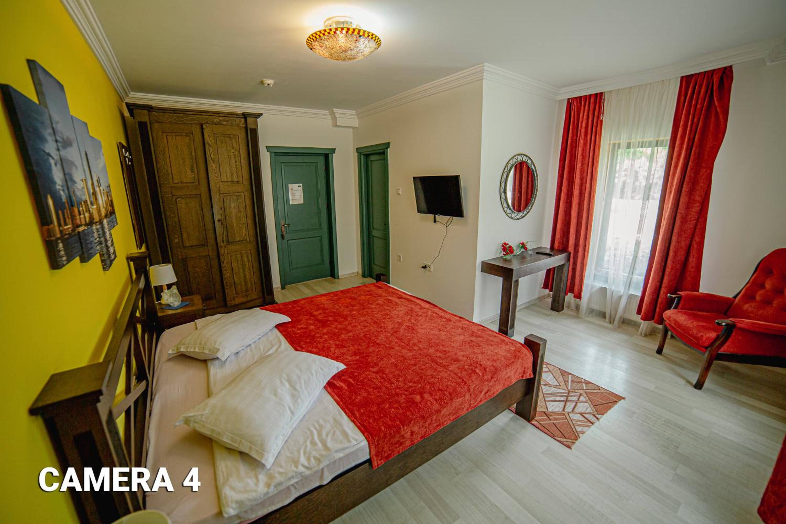 Deluxe Room (2 Adults + 1 Child) - Photo 8