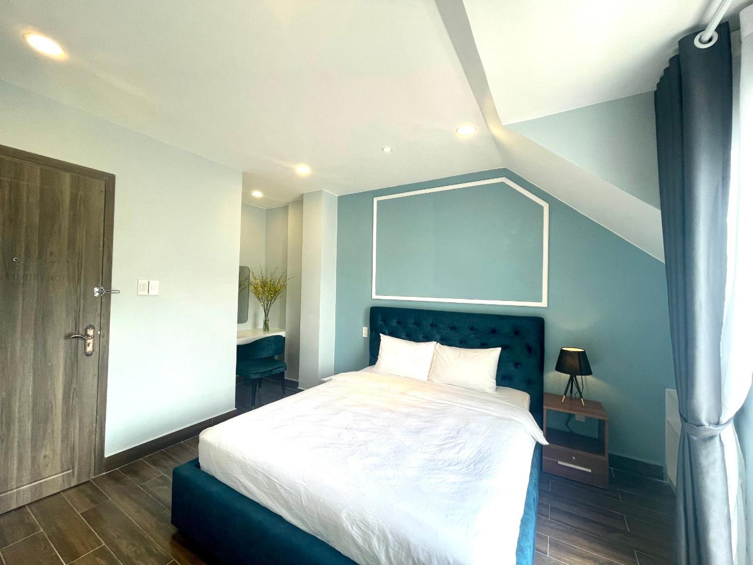 Queen Room with Garden View - Photo 7