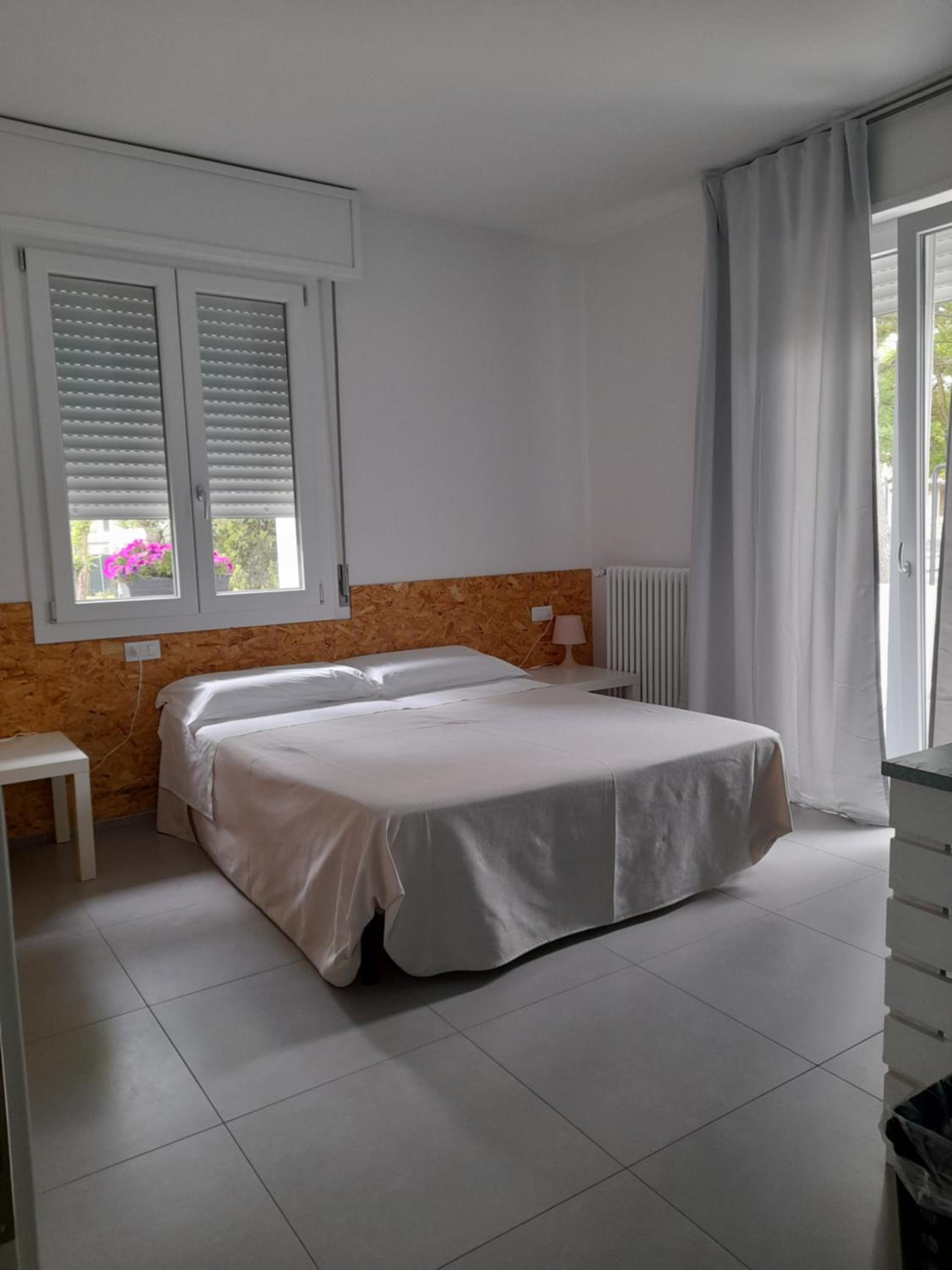 Double or Twin Room with Private Bathroom - Photo 1