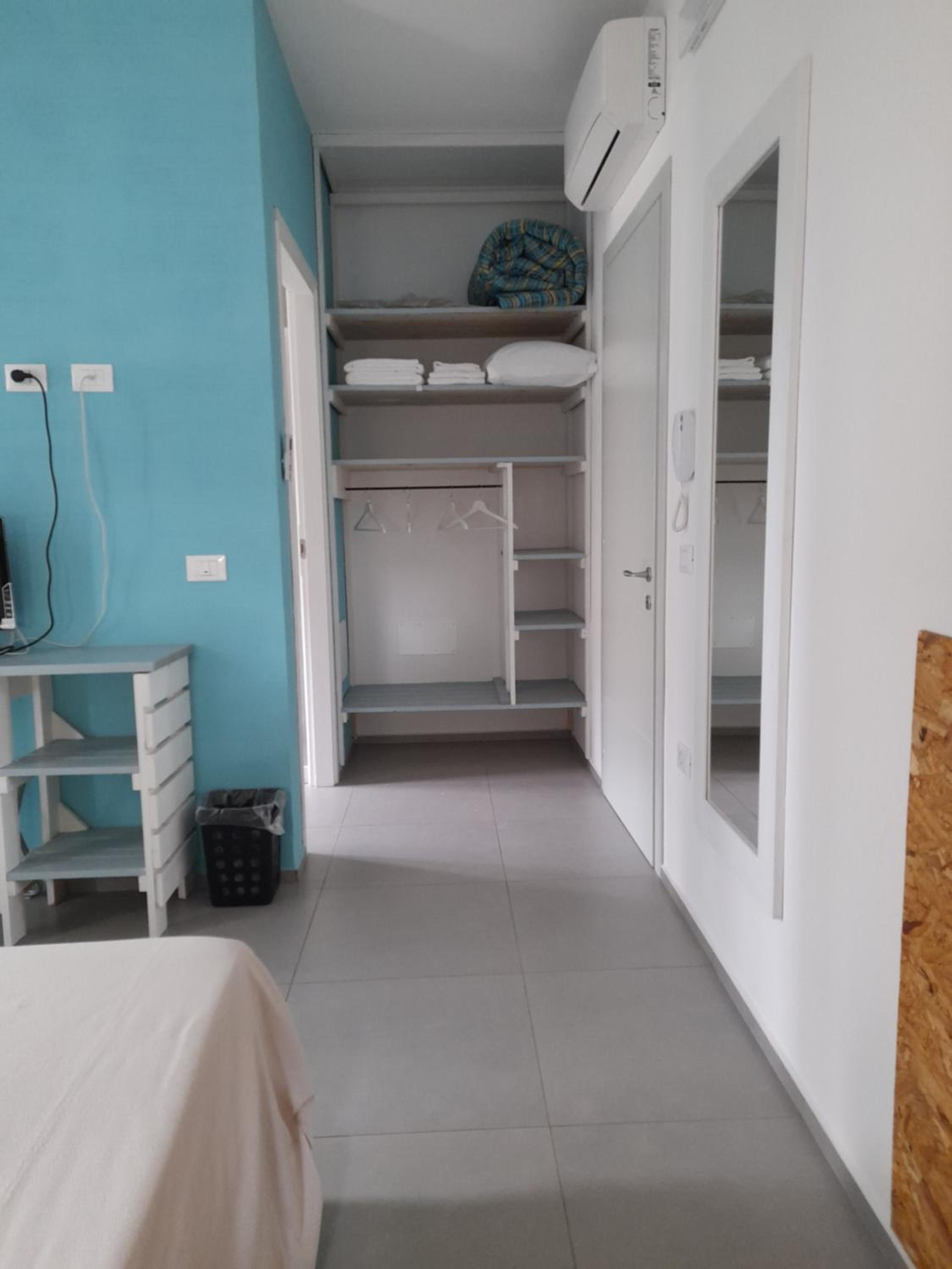 Double or Twin Room with Private Bathroom - Photo 3