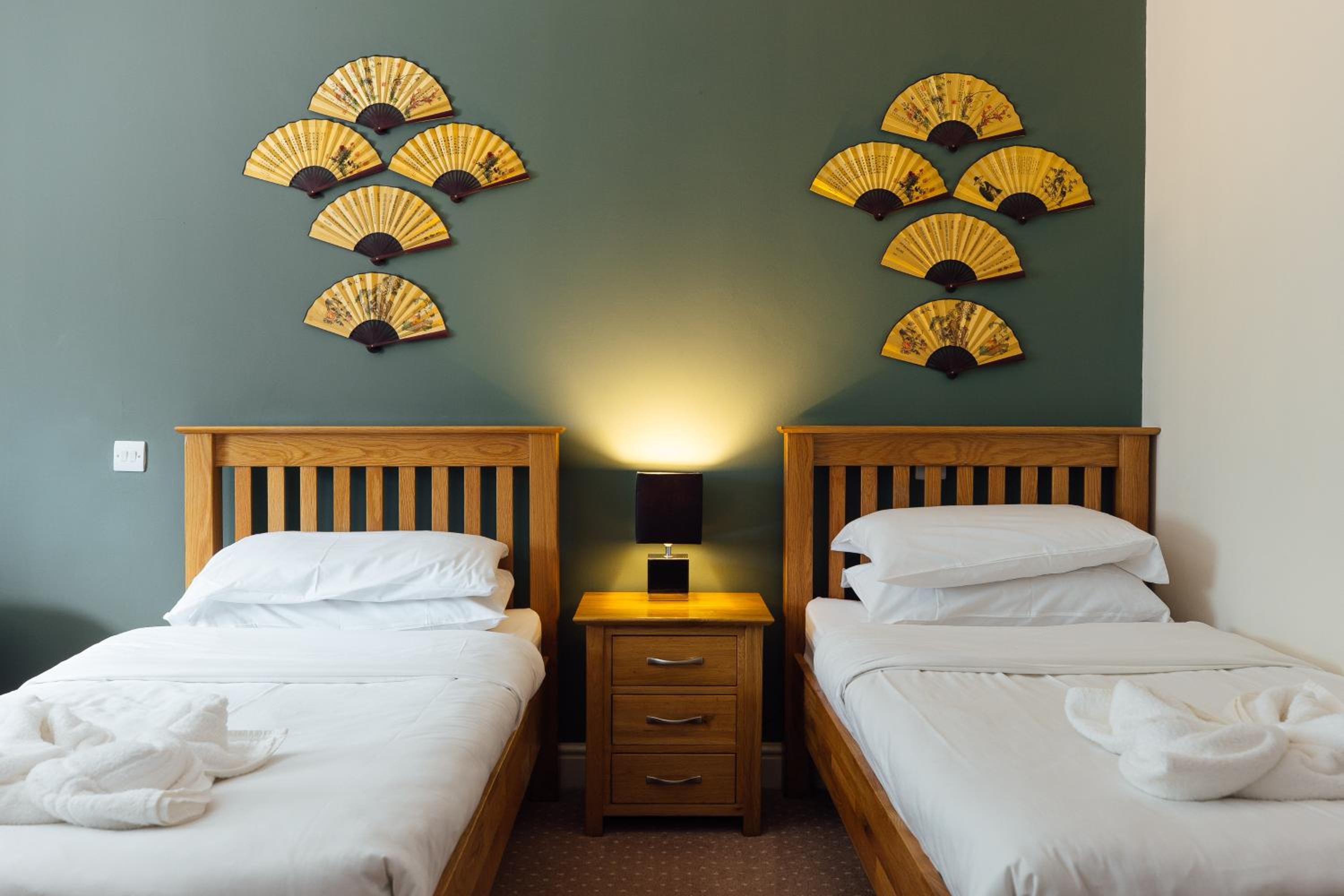 Twin Room - Photo 2