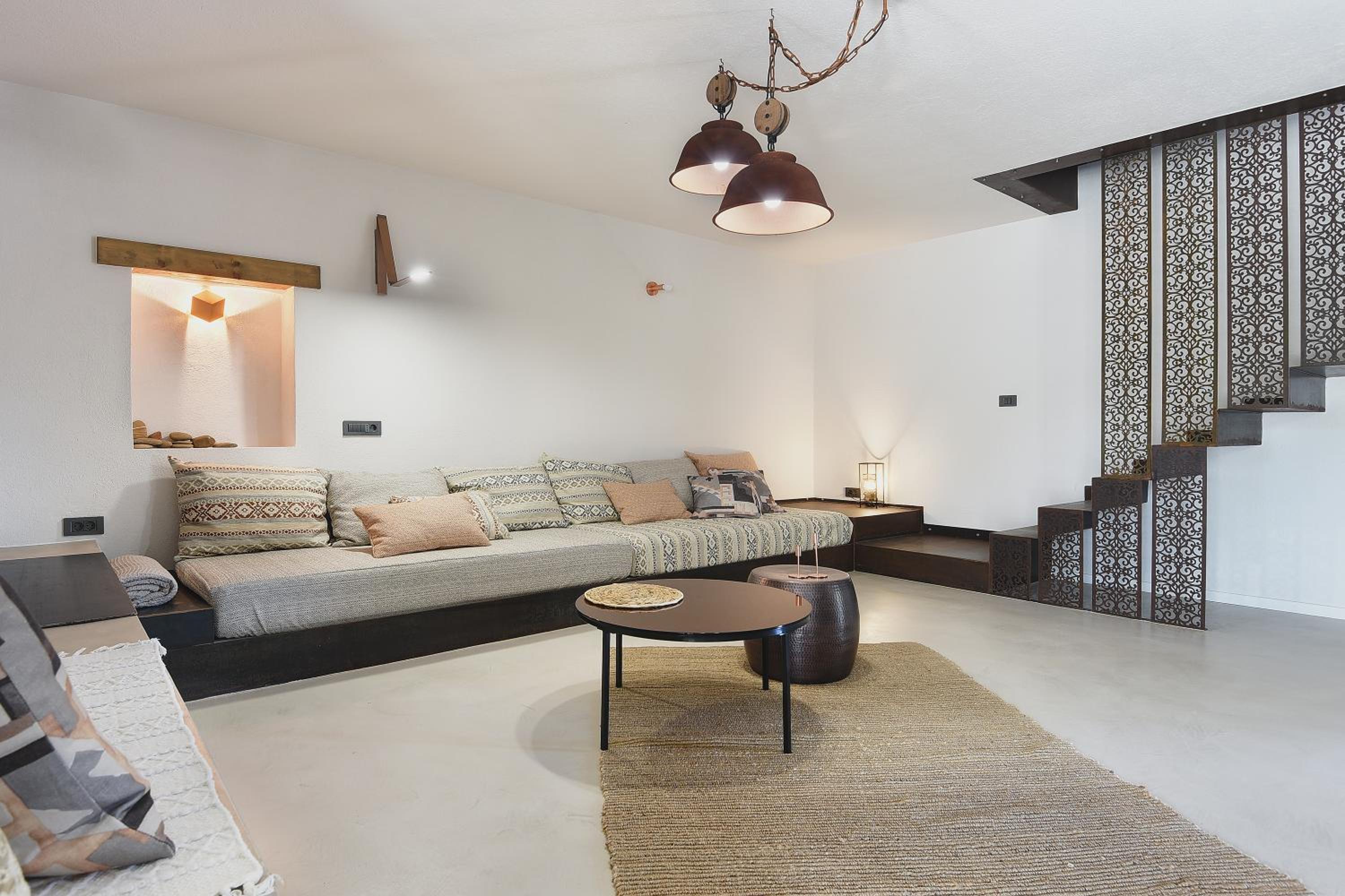 Five-Bedroom House photo 1
