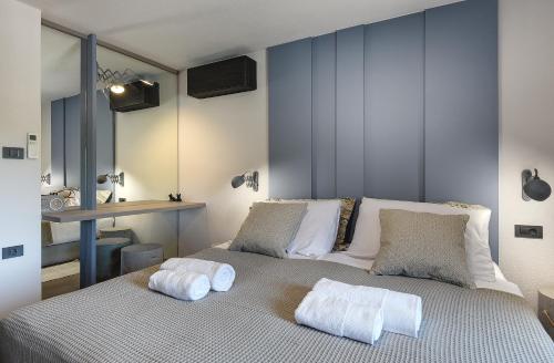 Five-Bedroom House photo 3