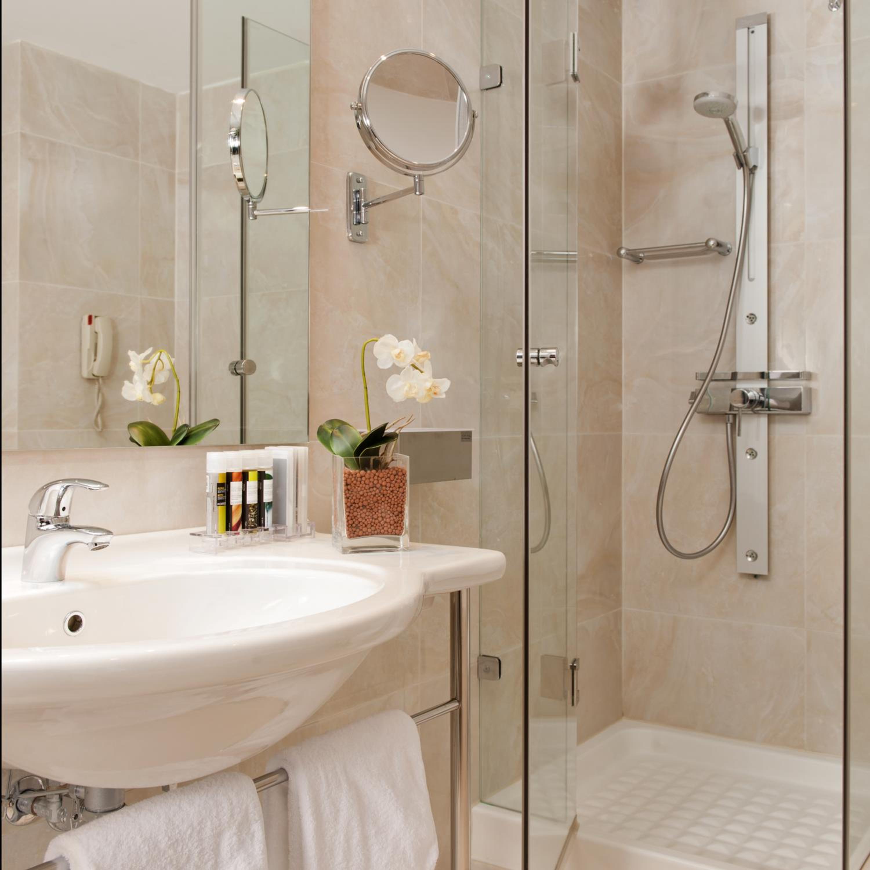 Double/Twin Room - Photo 10