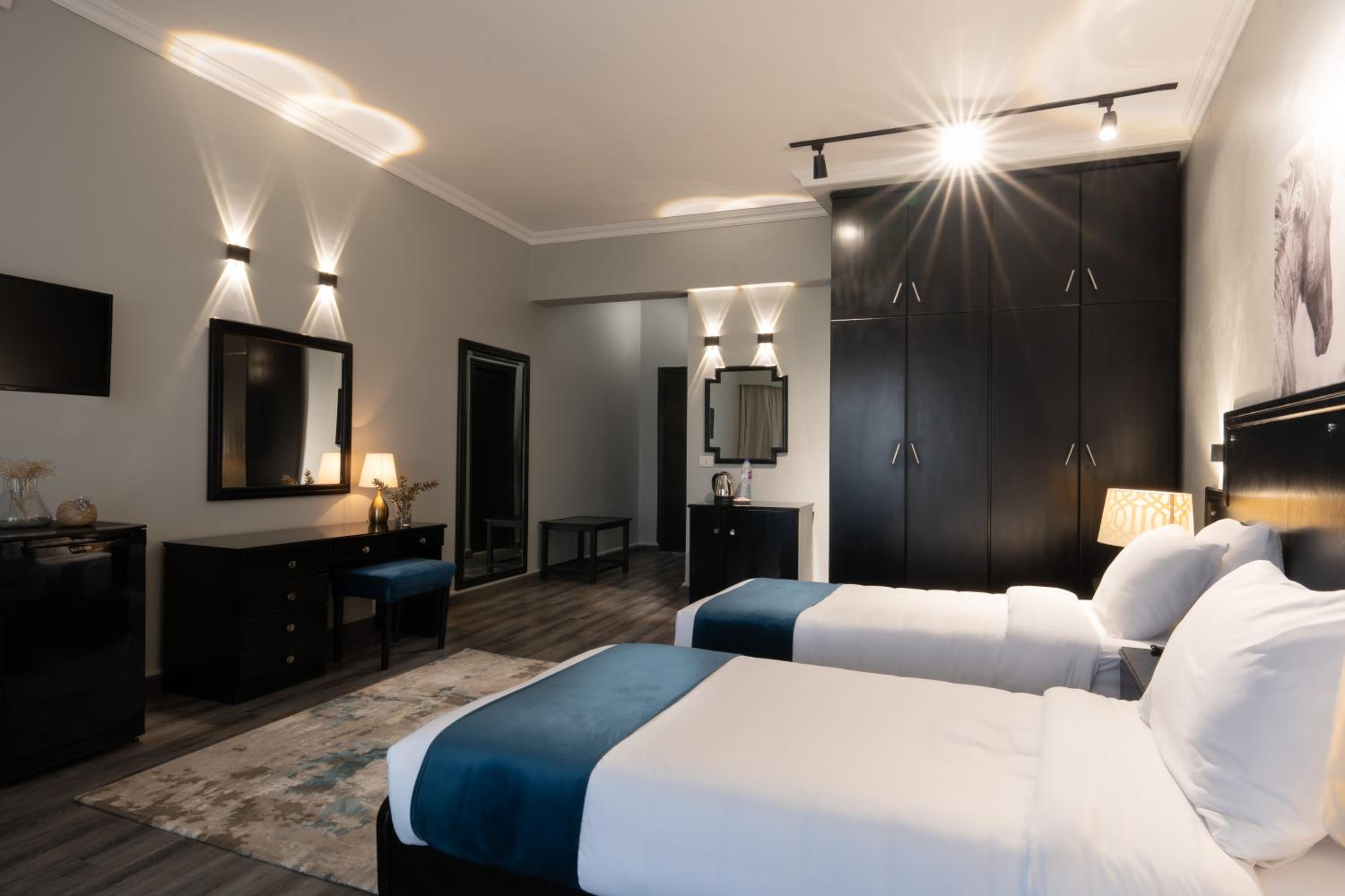 Double or Twin Room with Bathroom - Photo 3