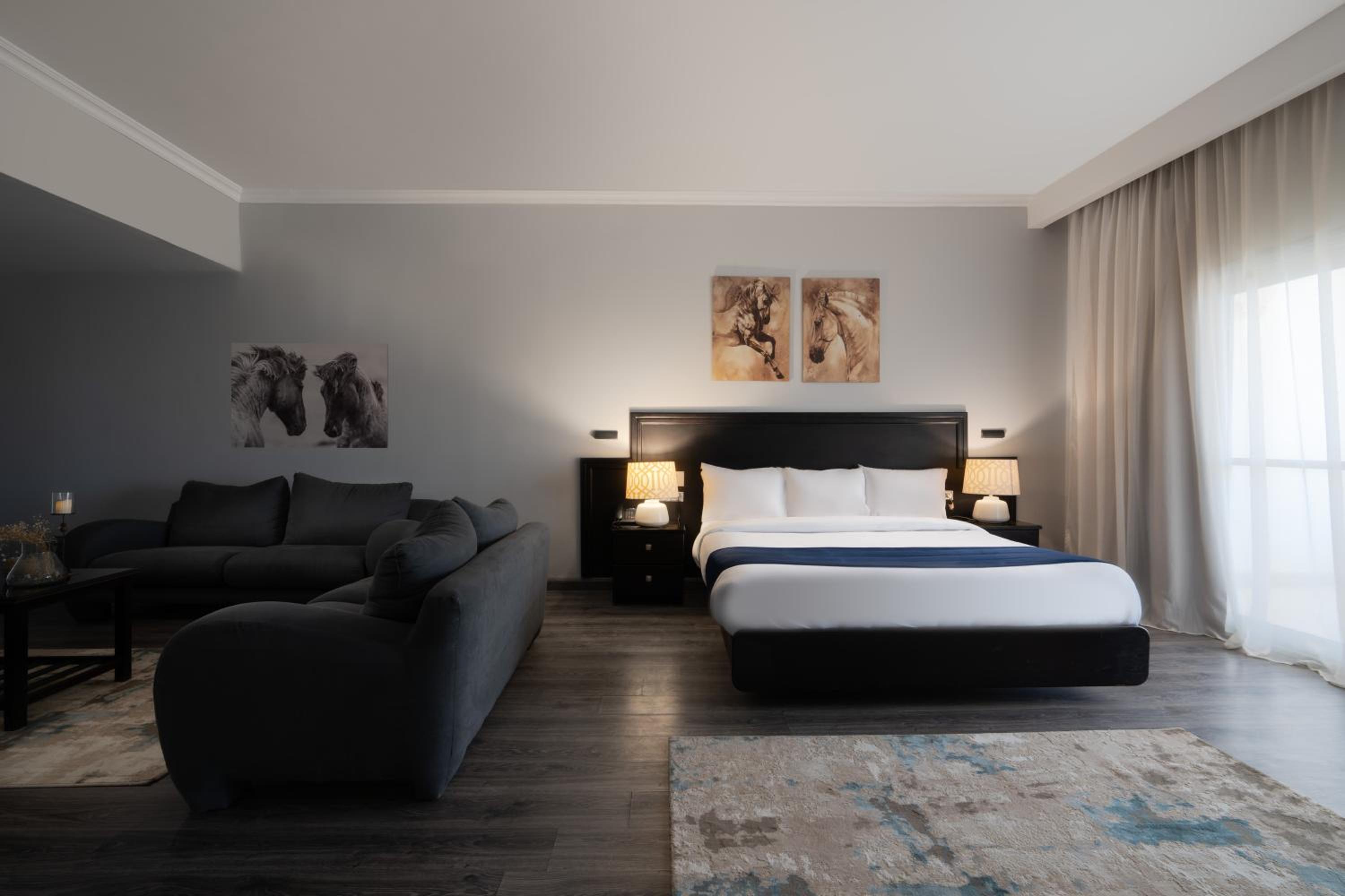 Suite with Balcony - Photo 4