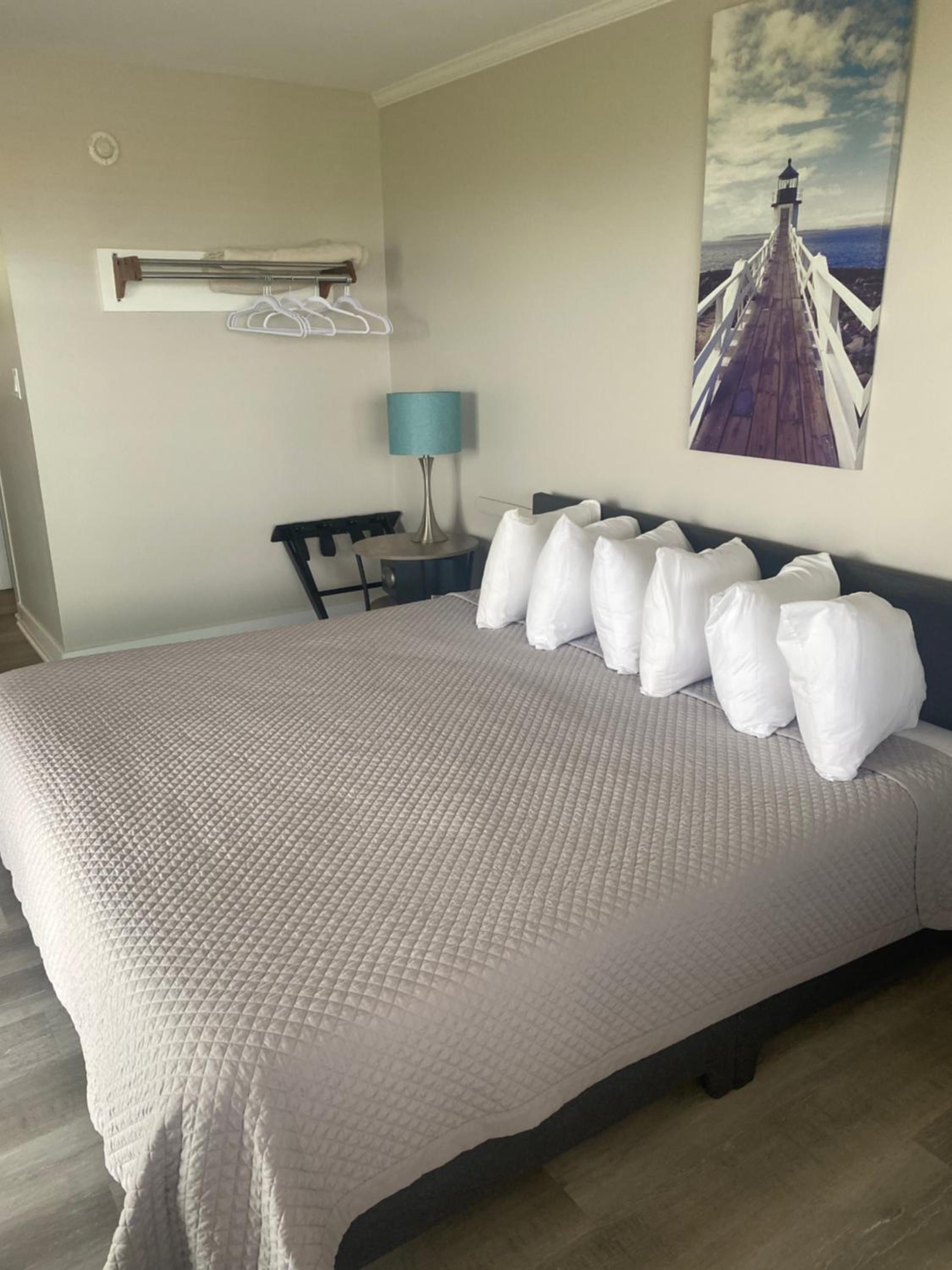 Oceanfront King Bed Private Hot Tub - 1st floor photo 1