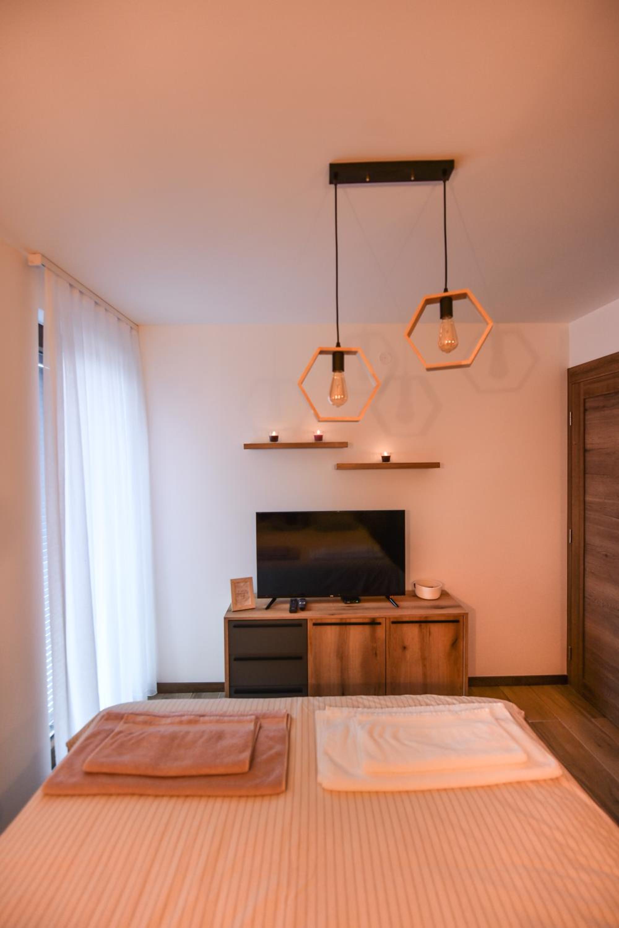 One-Bedroom Apartment photo 1