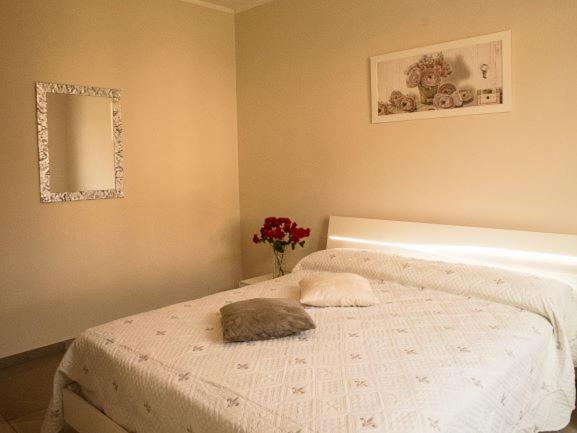 Two-Bedroom Apartment with Garden View photo 2