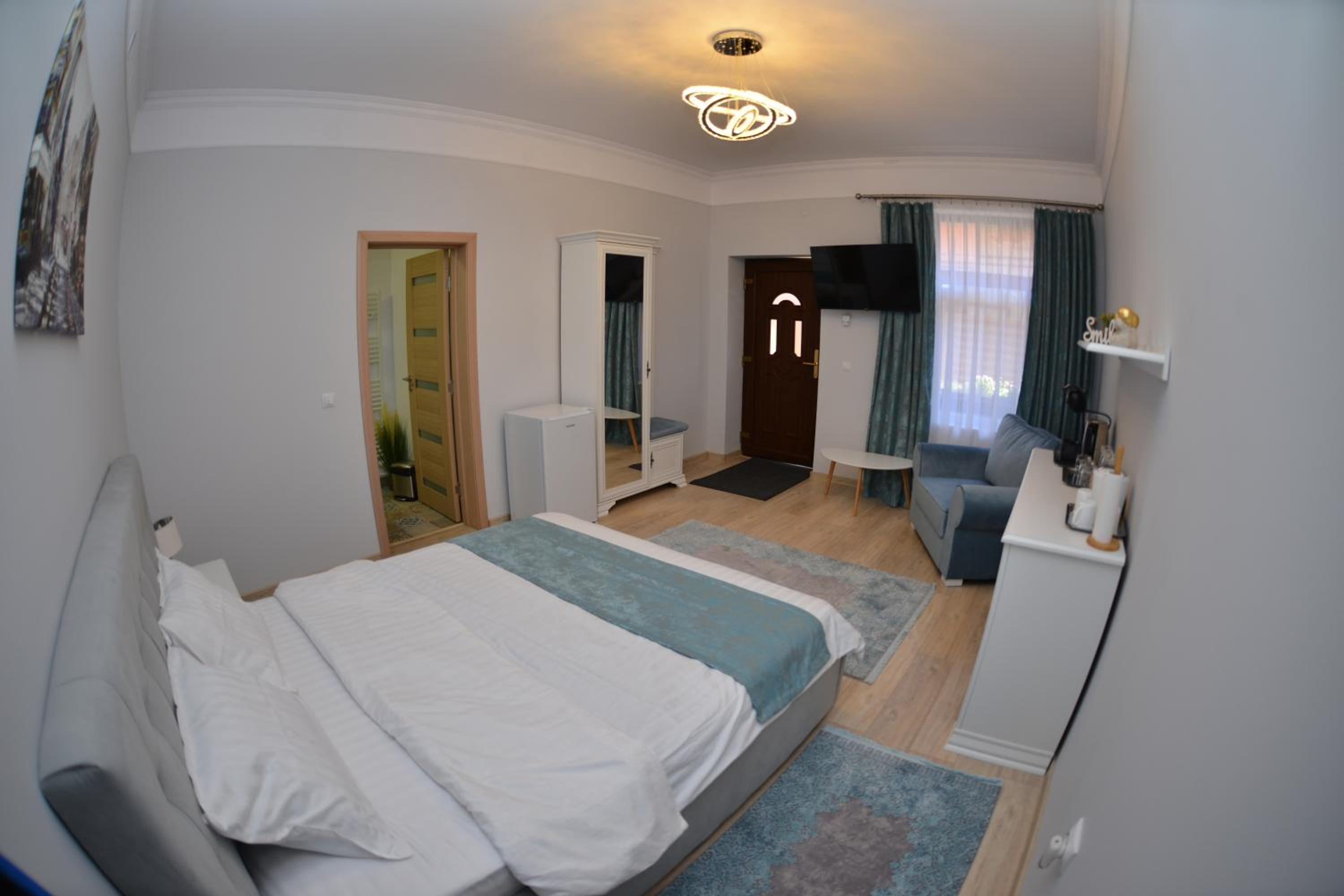 Deluxe Room (2 Adults + 1 Child) - Photo 4
