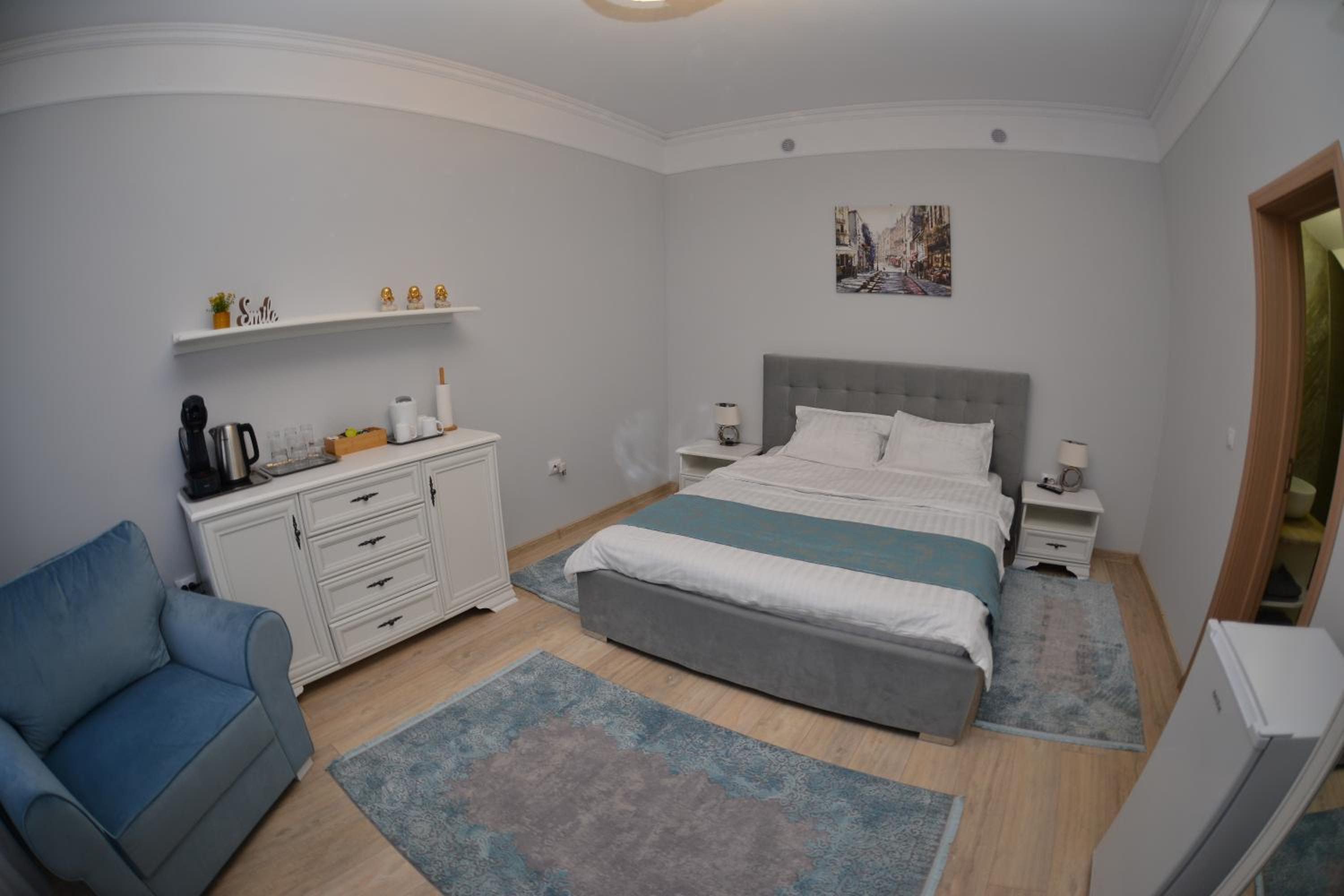 Deluxe Room (2 Adults + 1 Child) - Photo 1