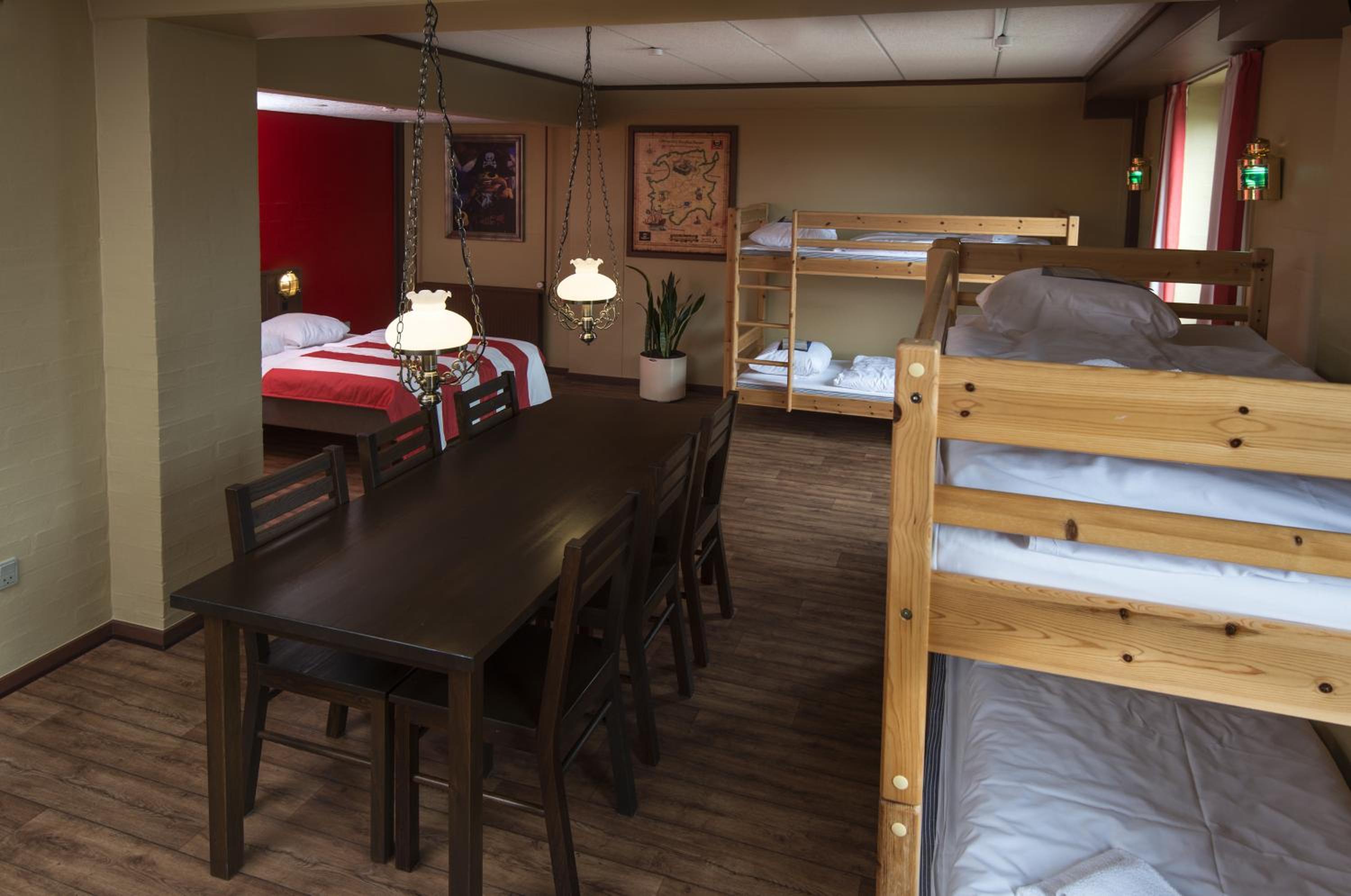 Pirate Room (5 Adults + 3 Children)	 photo 1
