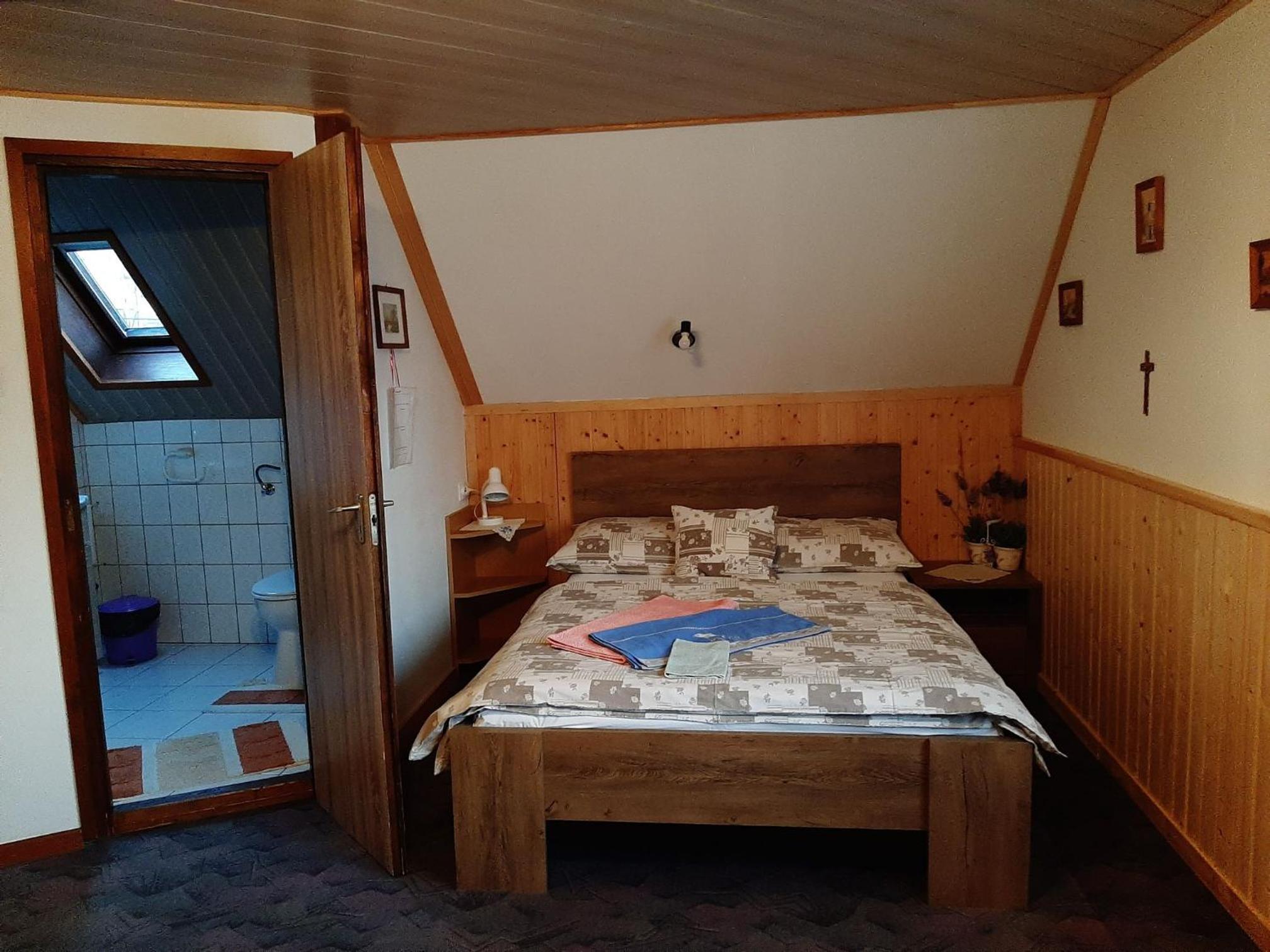 Standard Queen Room