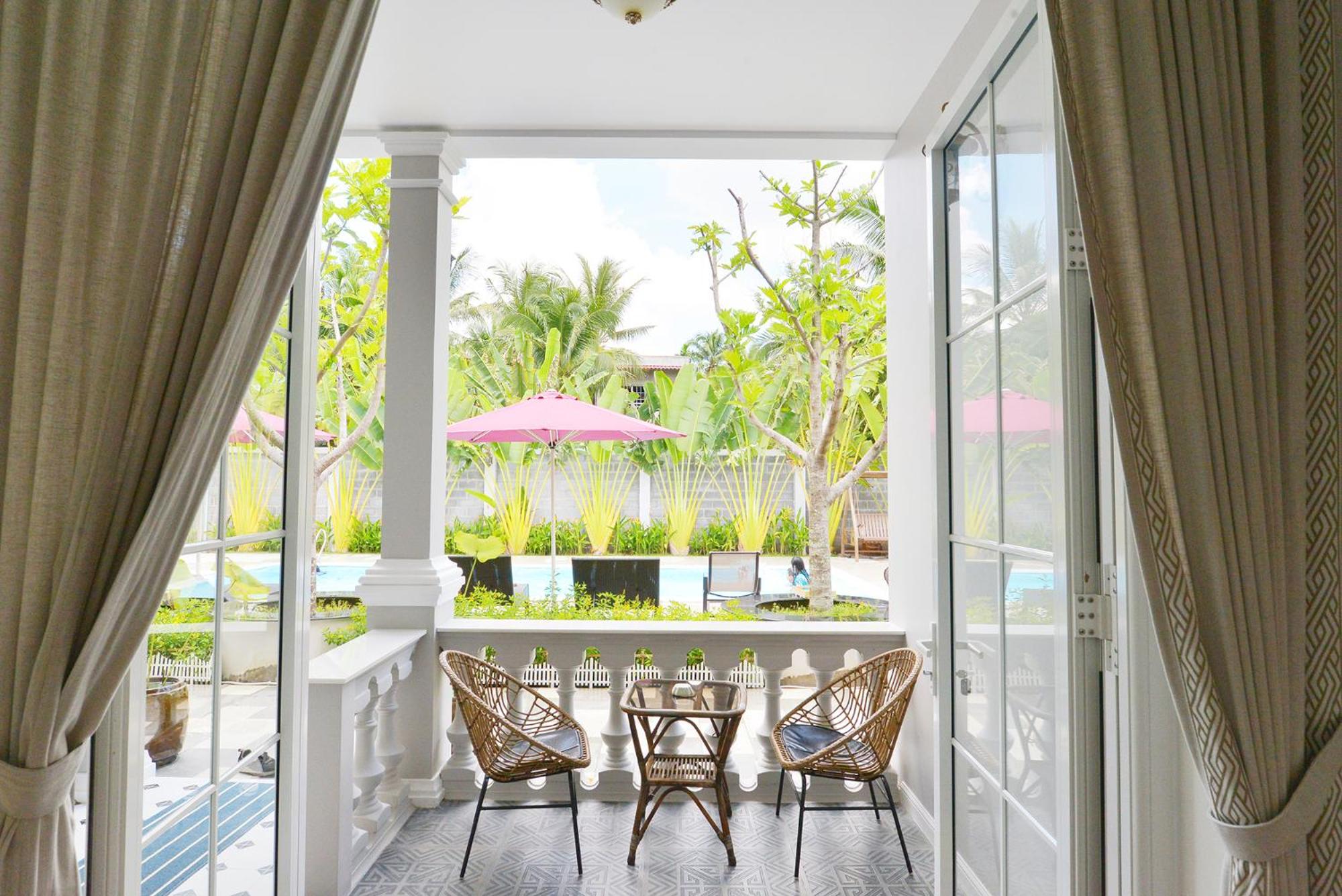 Double Room with Pool View photo 2