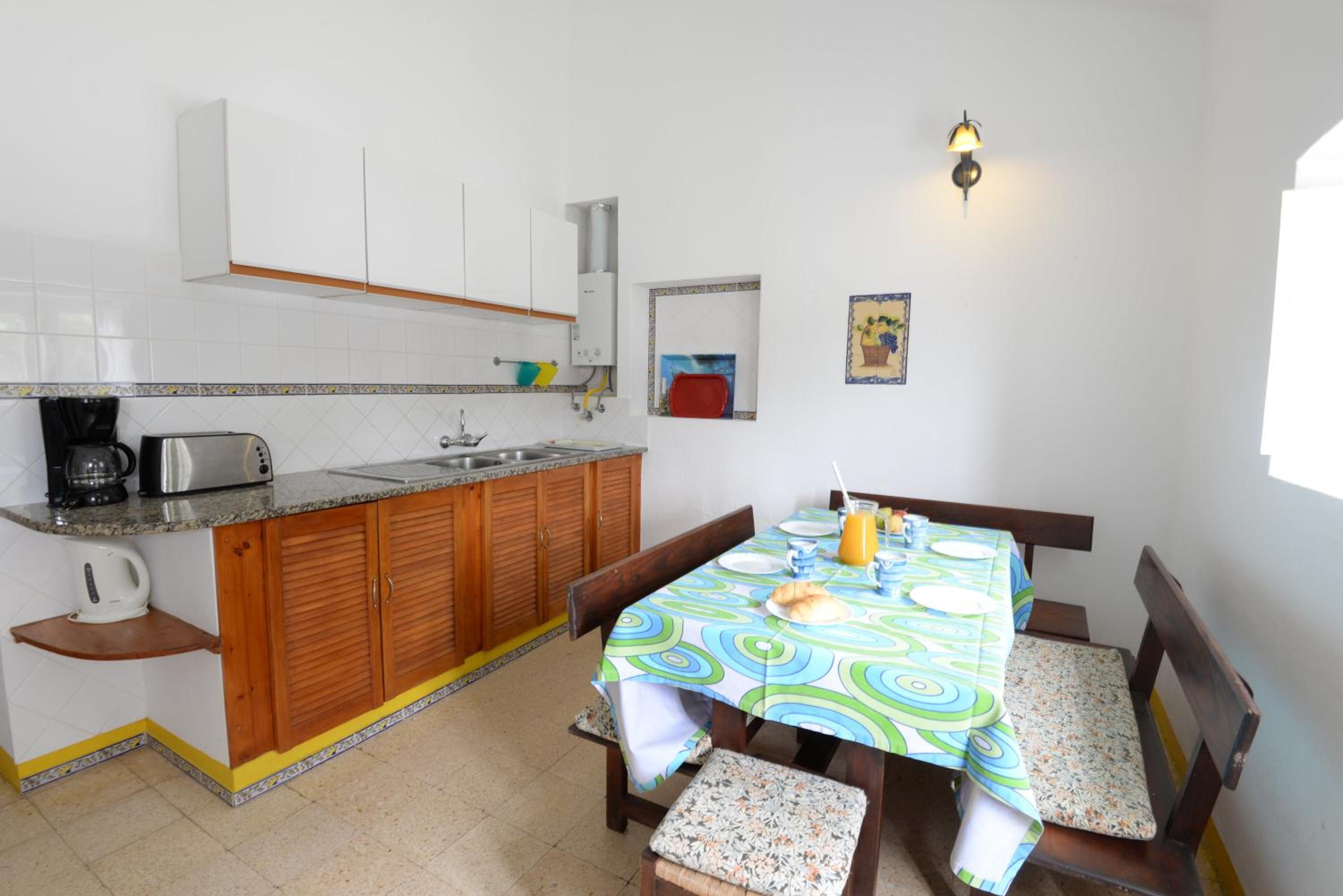 Three-Bedroom House with River View - Photo 6