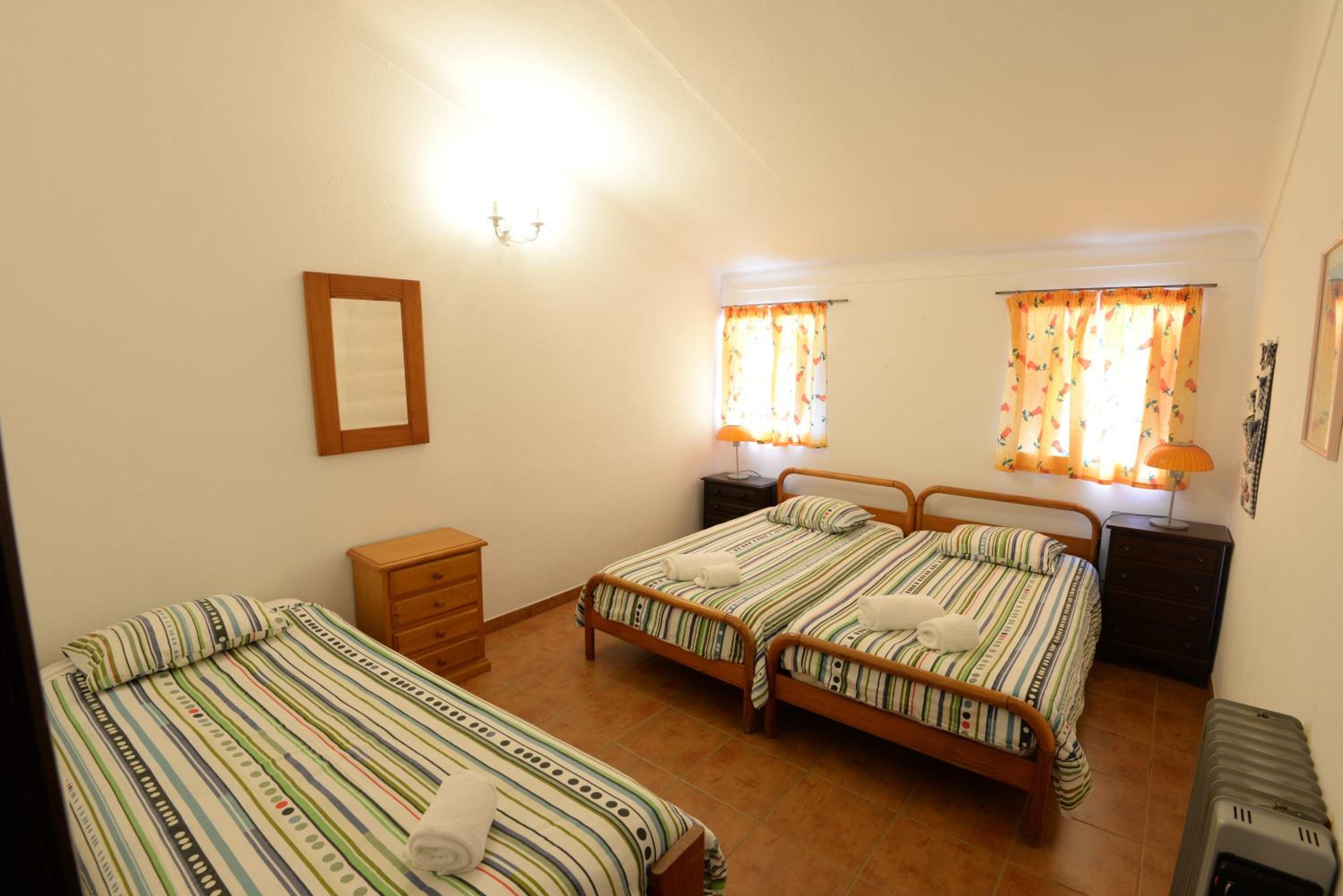 Three-Bedroom House with River View - Photo 10