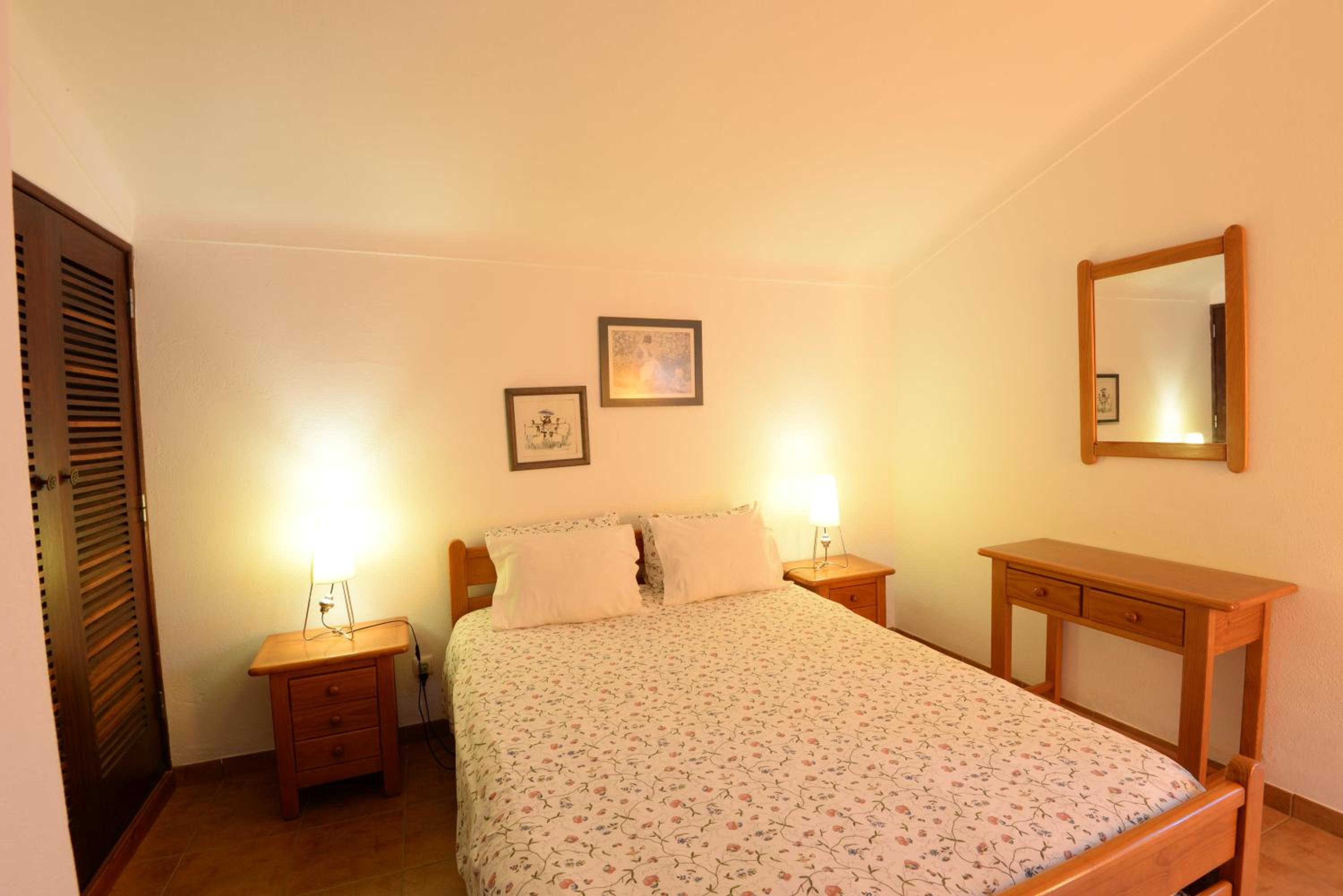 Three-Bedroom House with River View - Photo 2