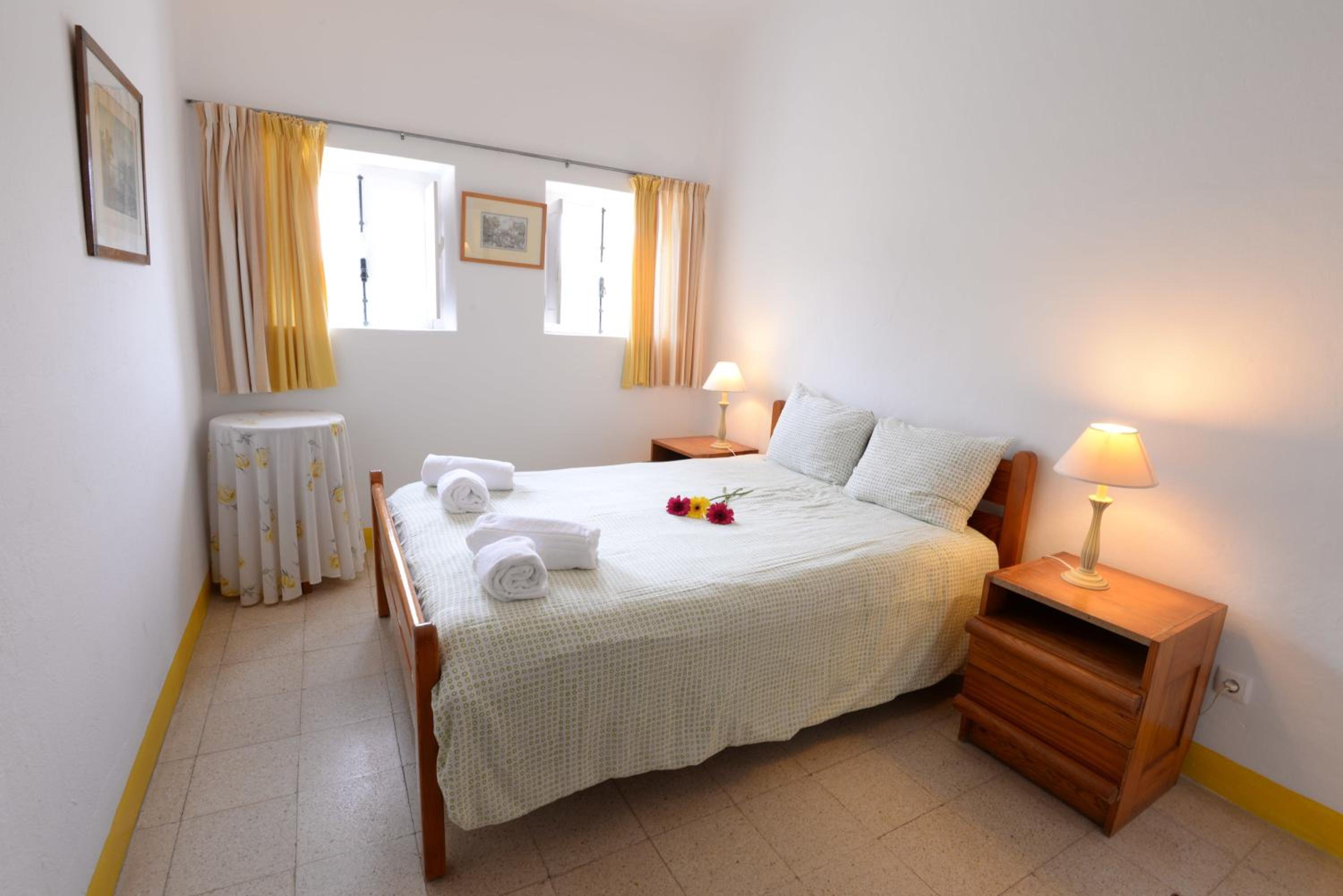 Three-Bedroom House with River View - Photo 8