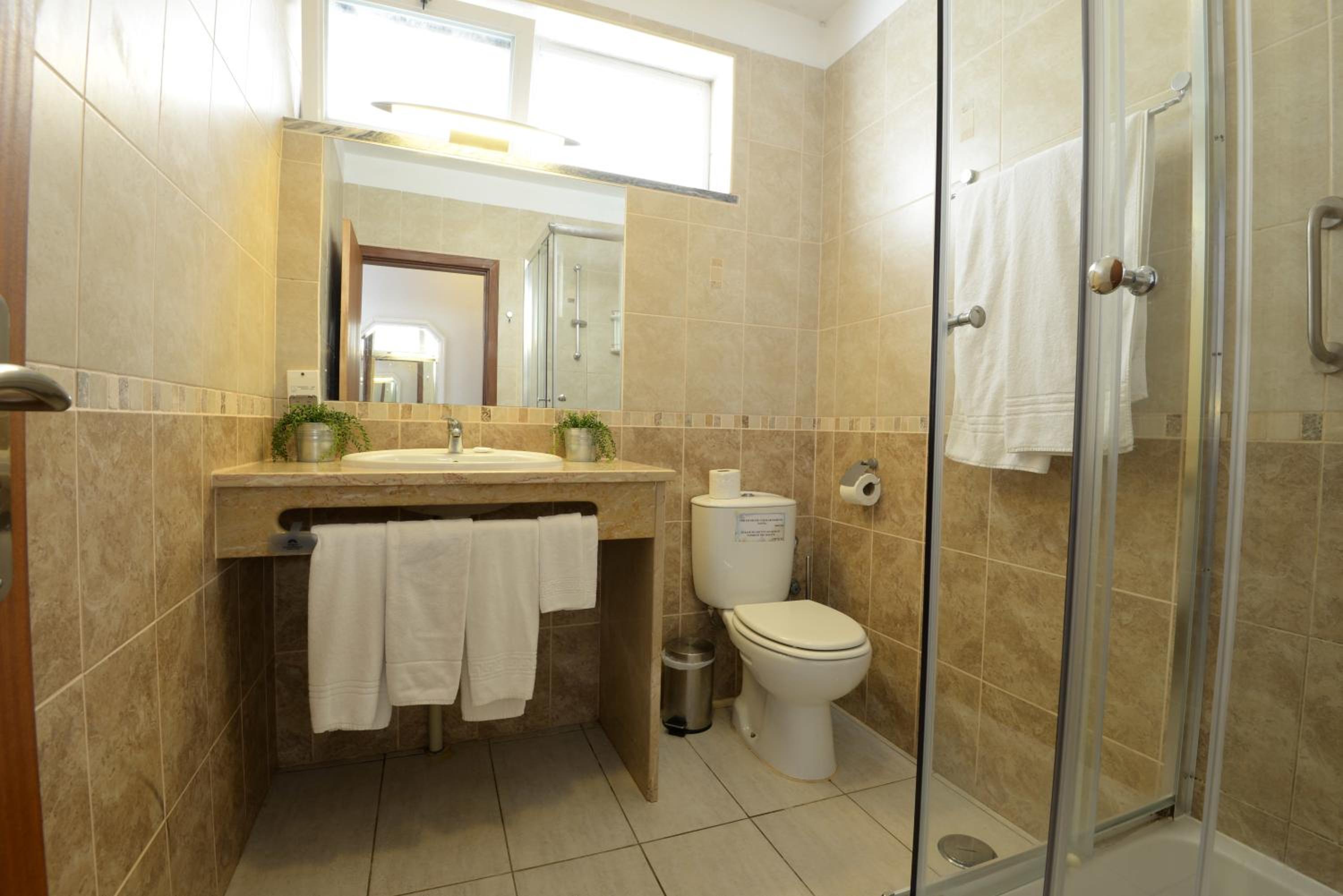 Double Room - Photo 9