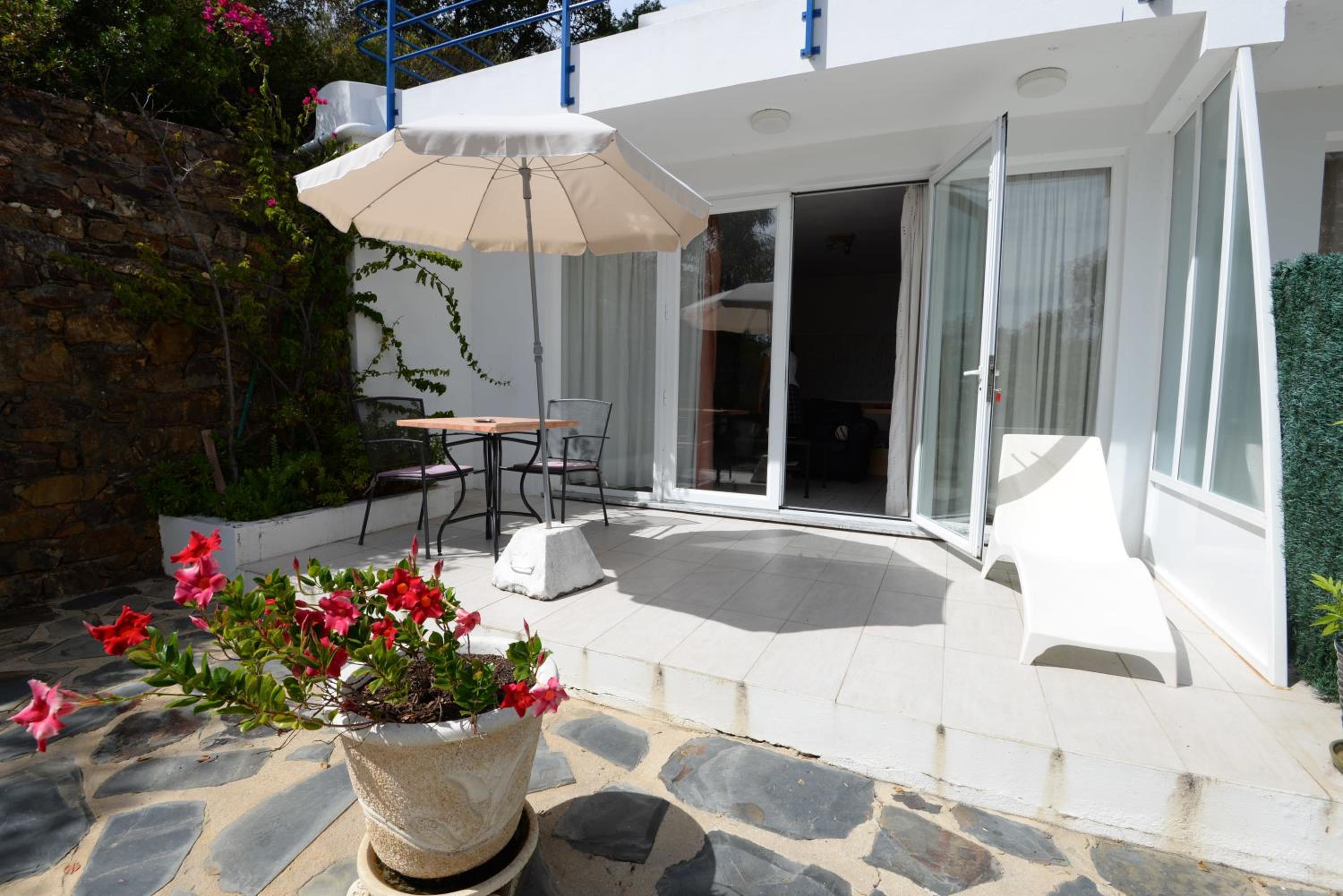 Double Room - Photo 7