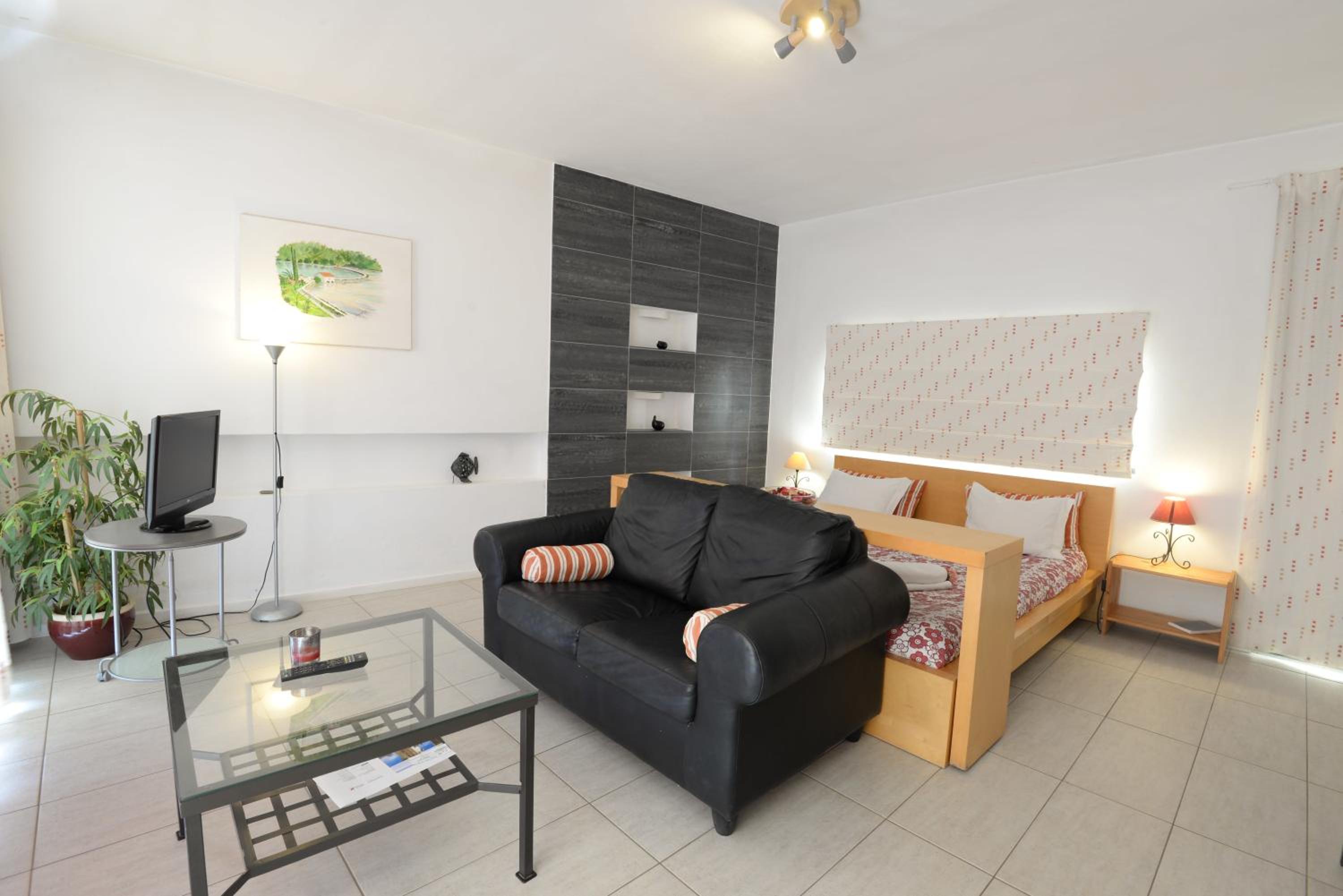 Double Room - Photo 8