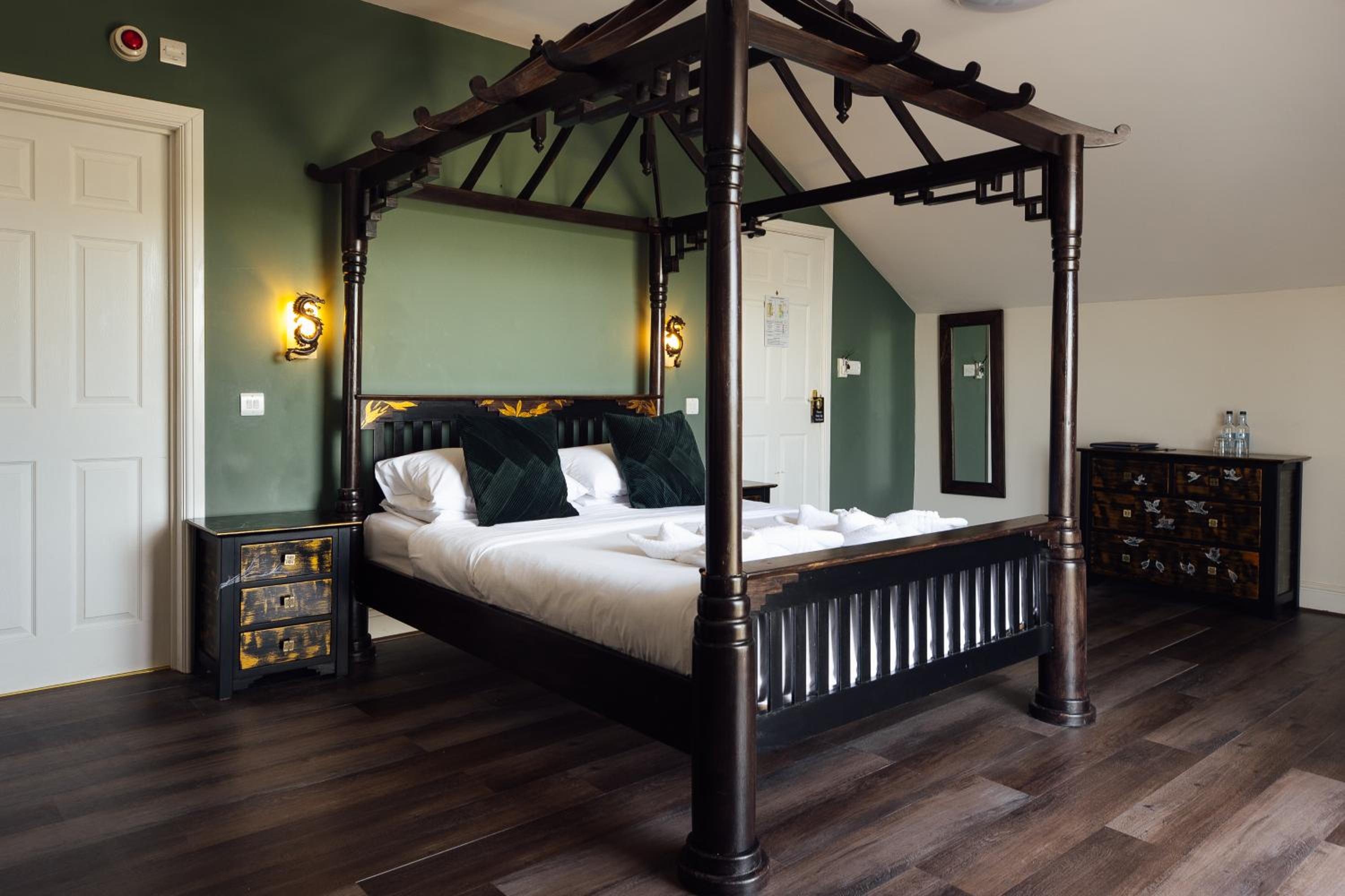  Luxury Queen Room with Garden View - Photo 2