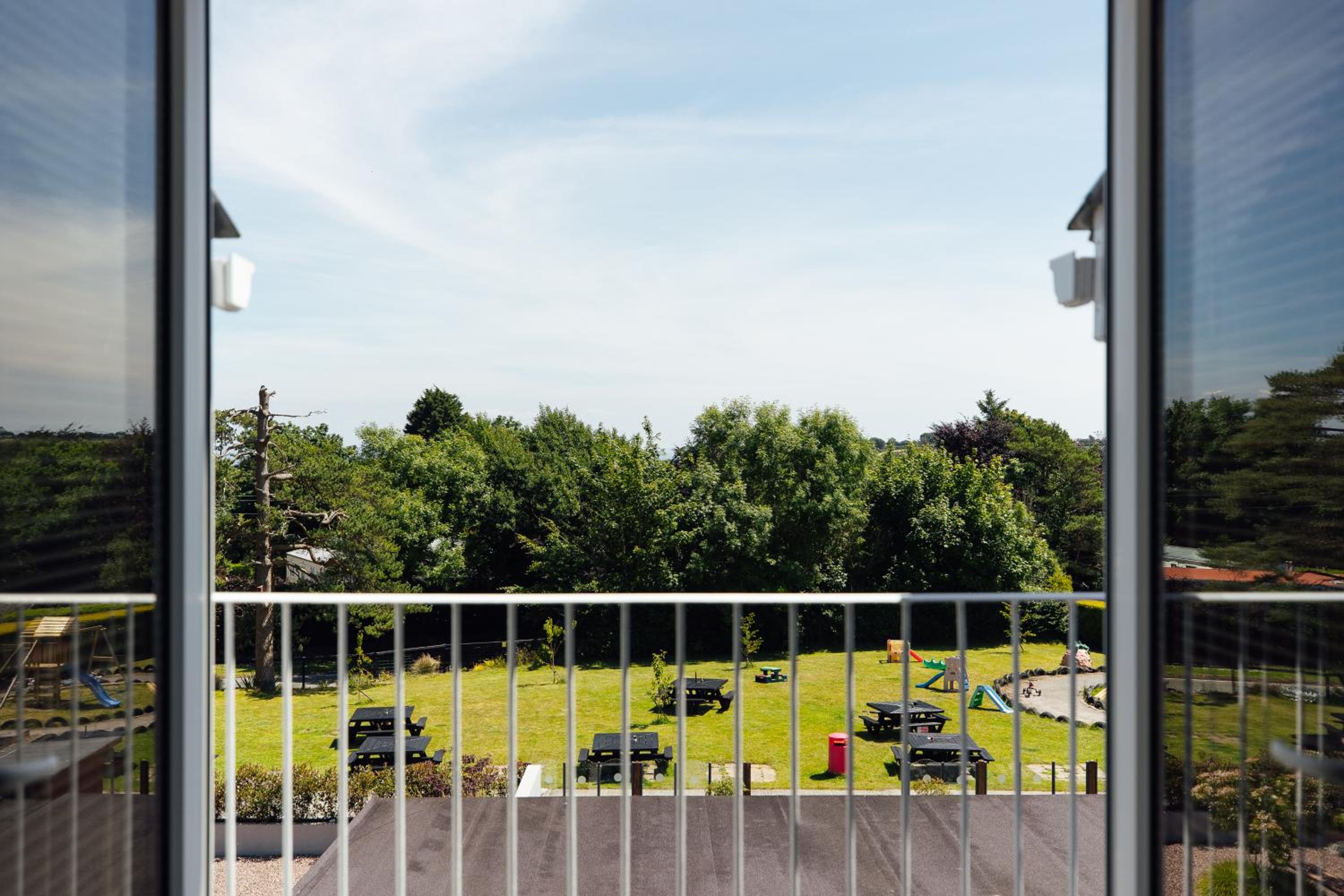  Luxury Queen Room with Garden View - Photo 3