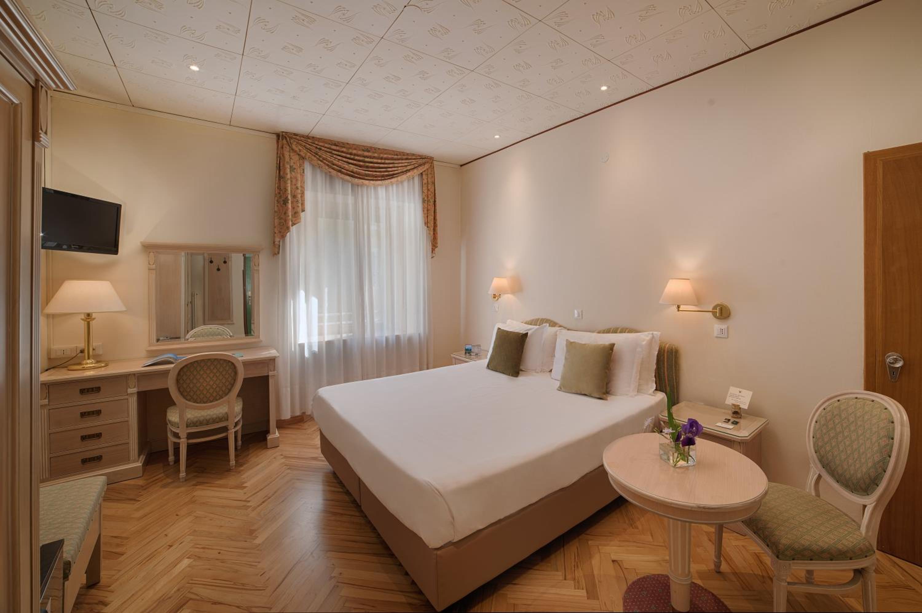 Economy Double  or Twin Room without Spa Access - Photo 3