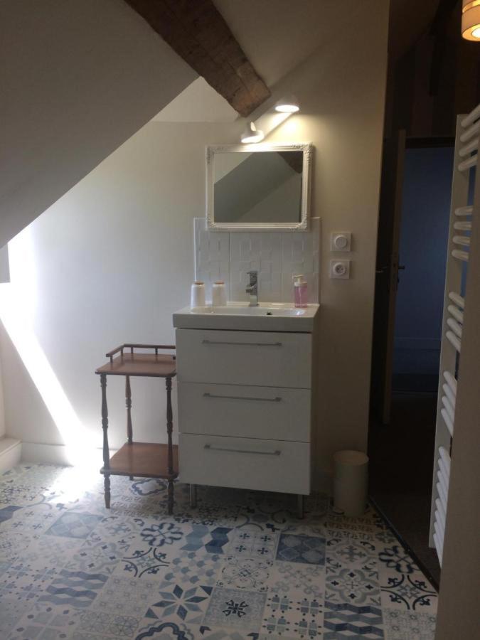 Family Room with Private Bathroom - Photo 2