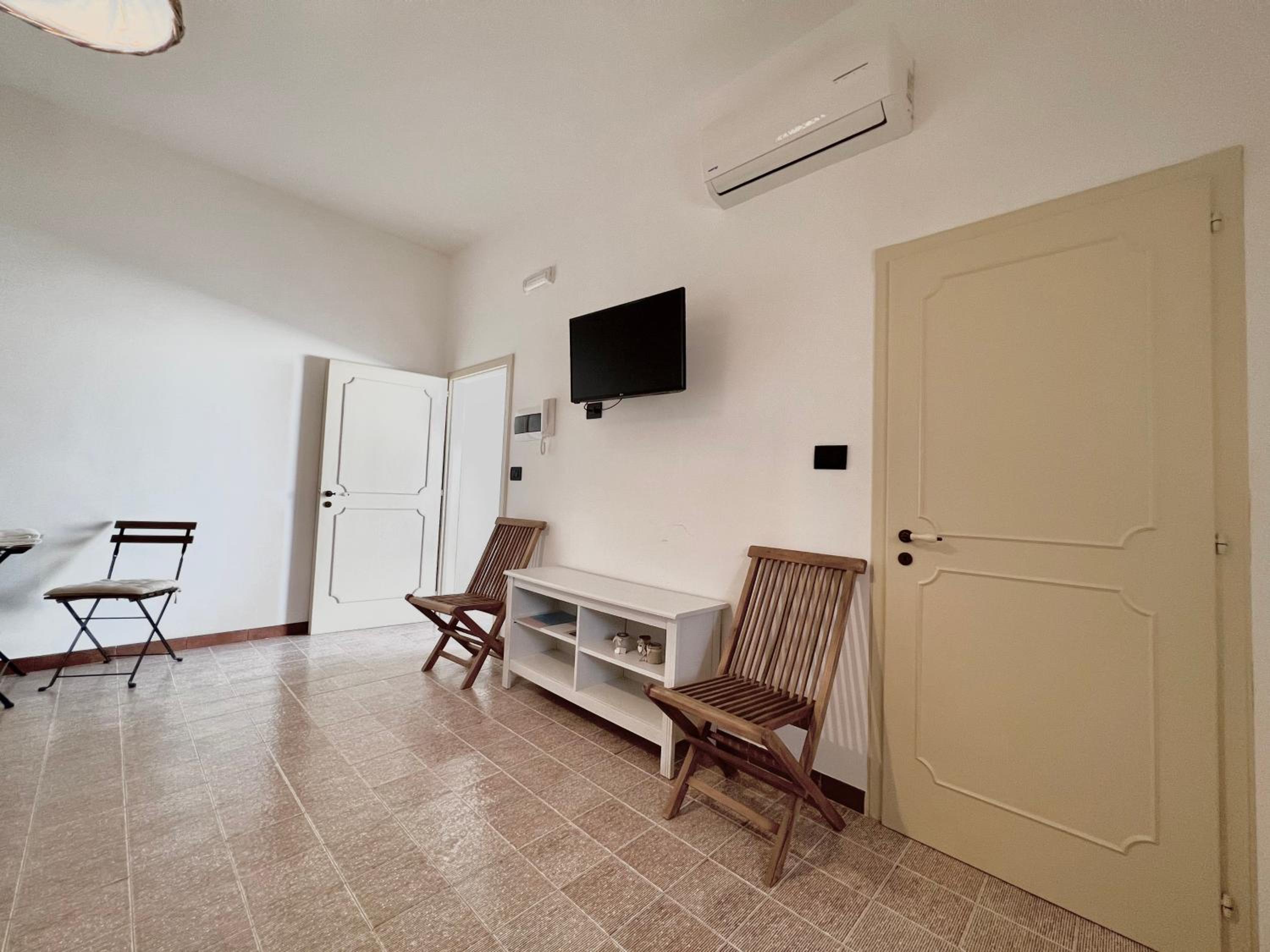 One-Bedroom House - Photo 19