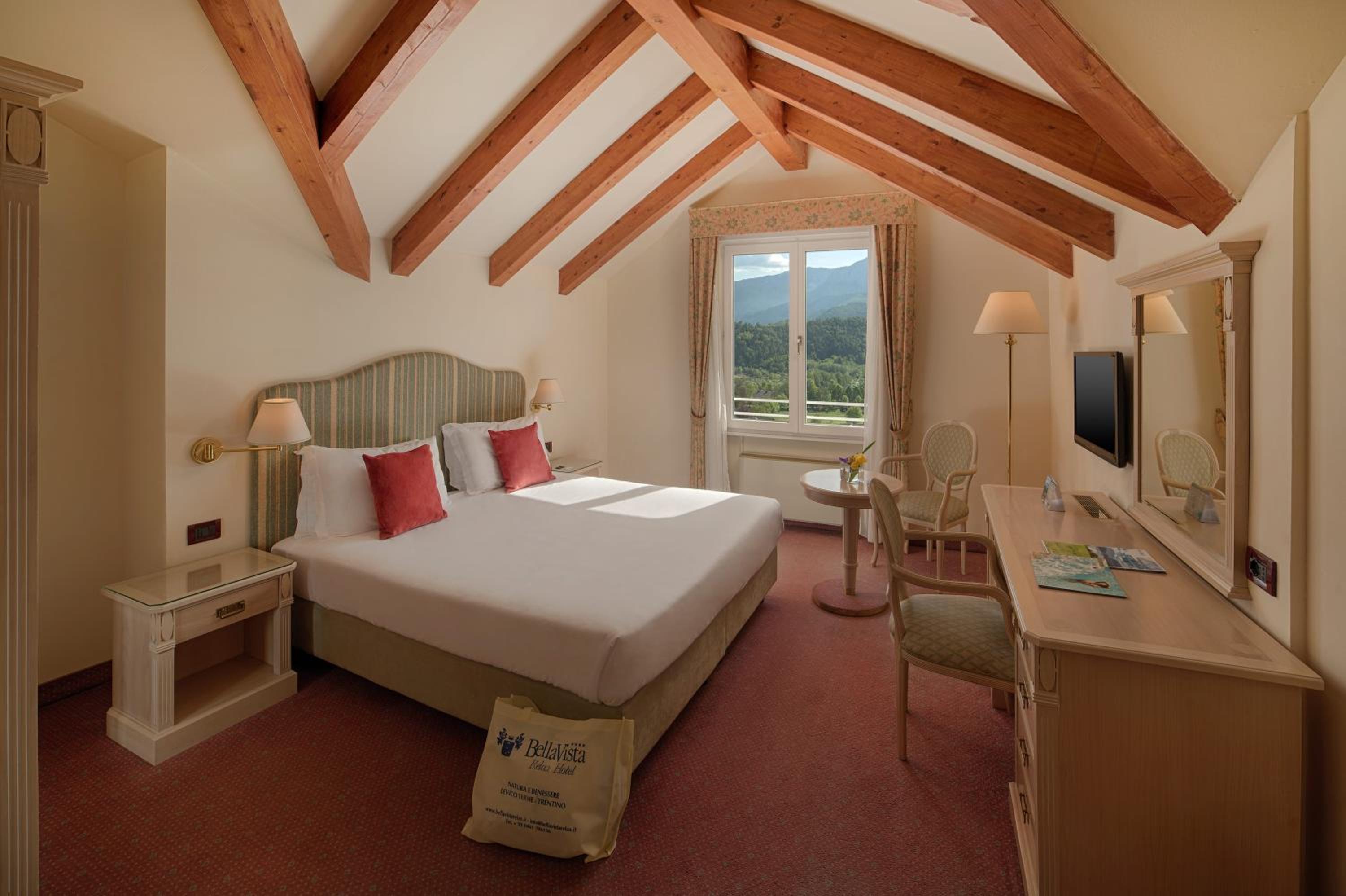 Premium Room with Lake View with Spa Access