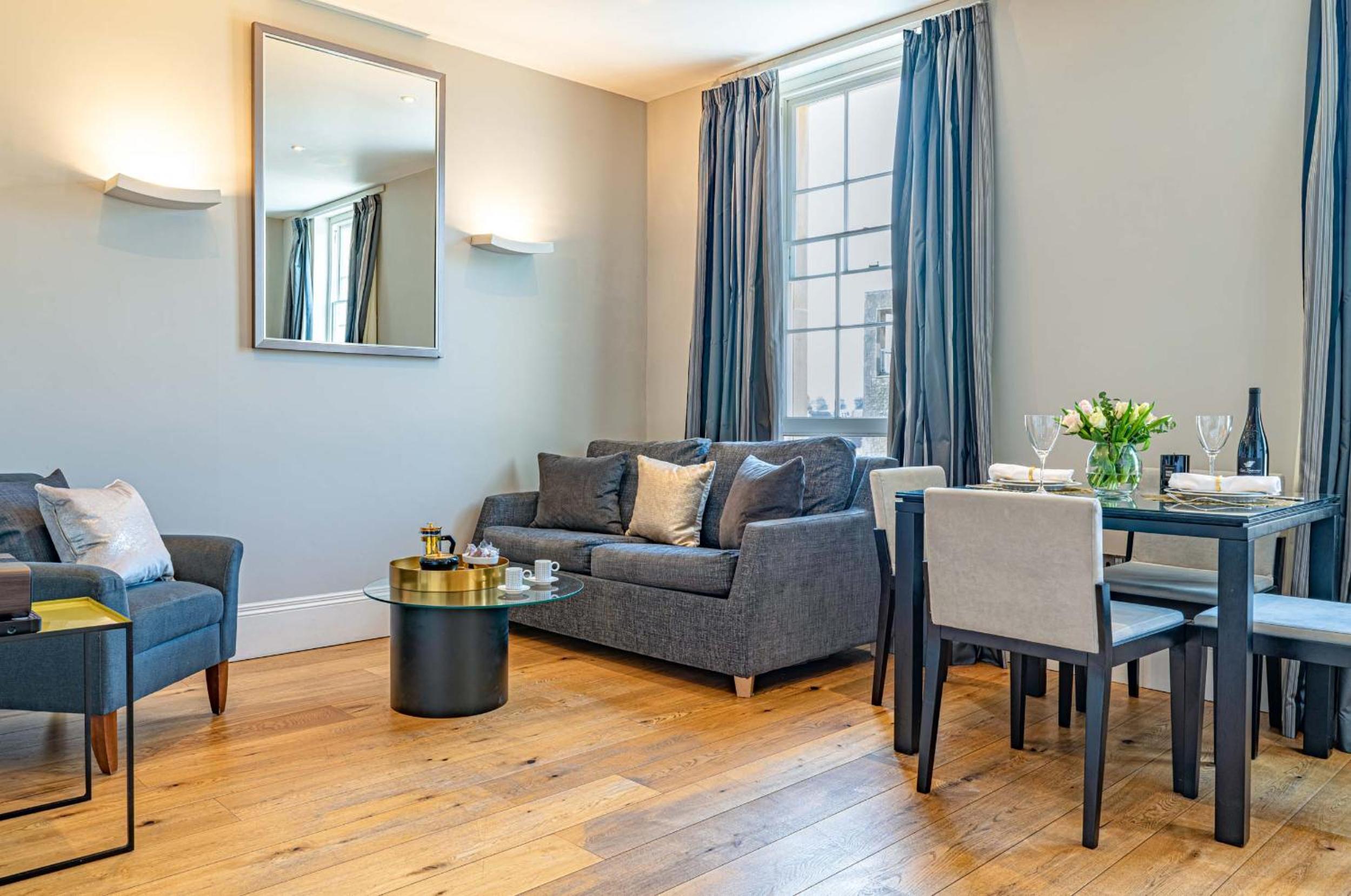 Deluxe Apartment