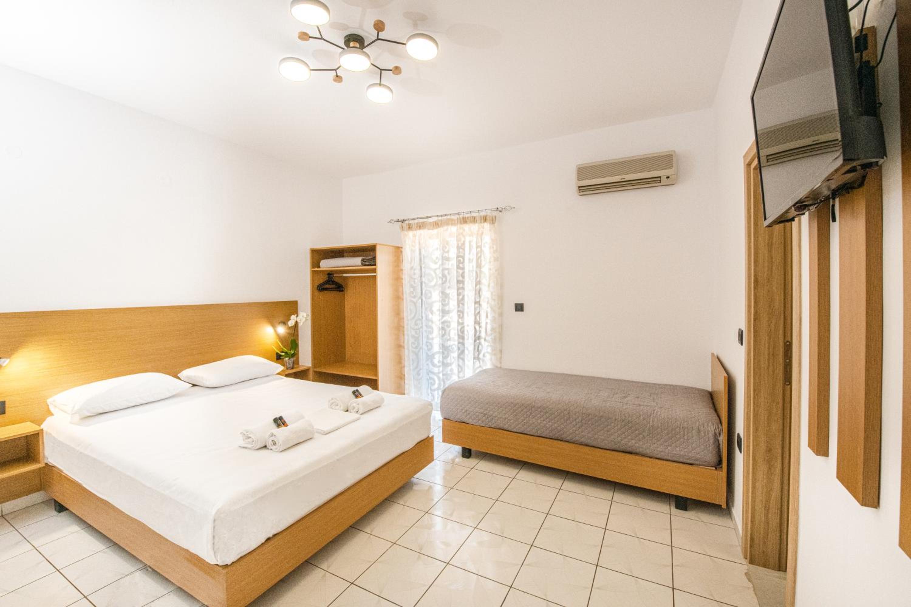 Deluxe Triple Room photo 2