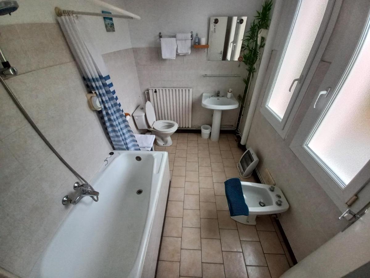Queen Room with Garden View - Photo 8