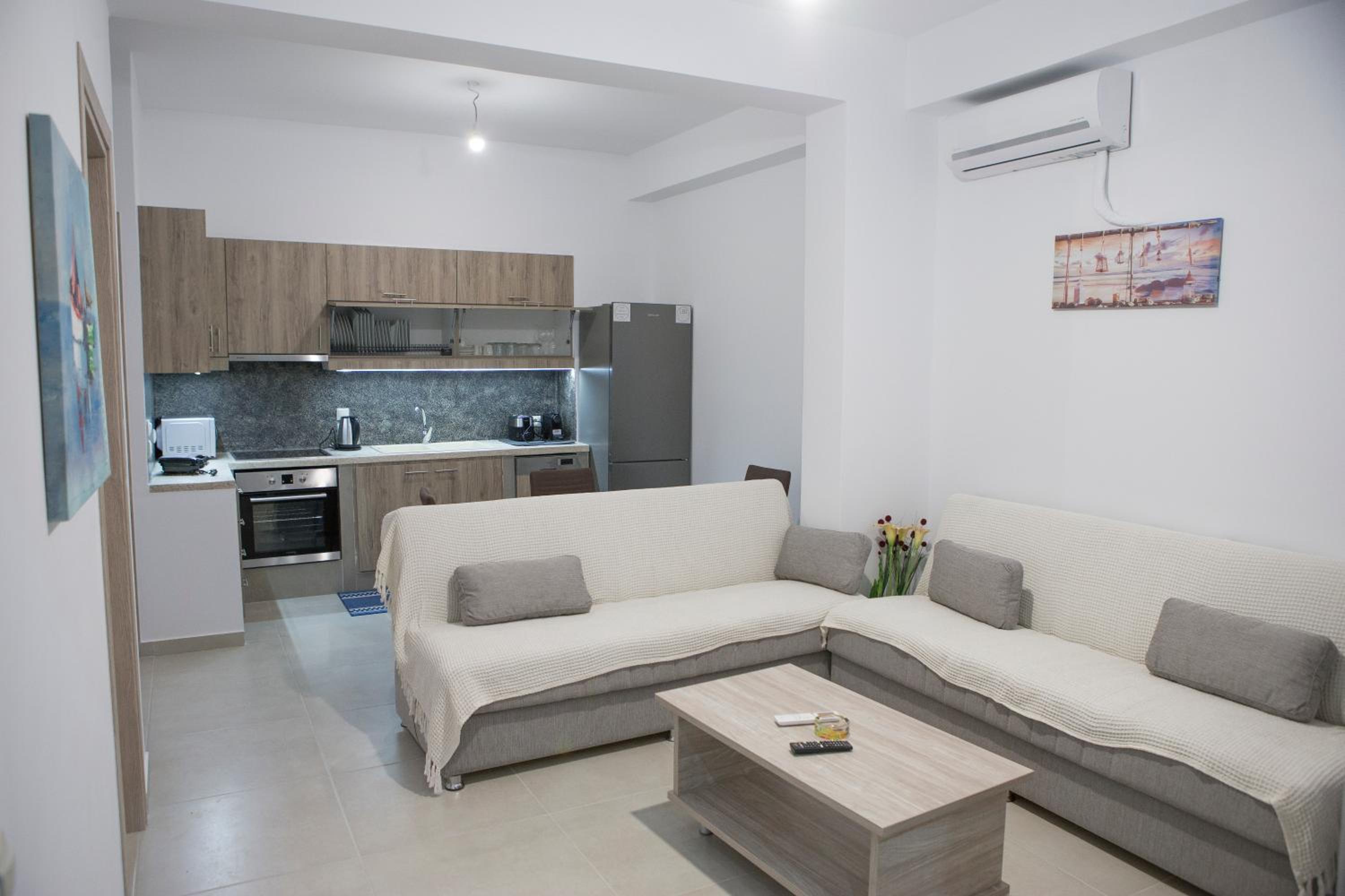 One-Bedroom House photo 1