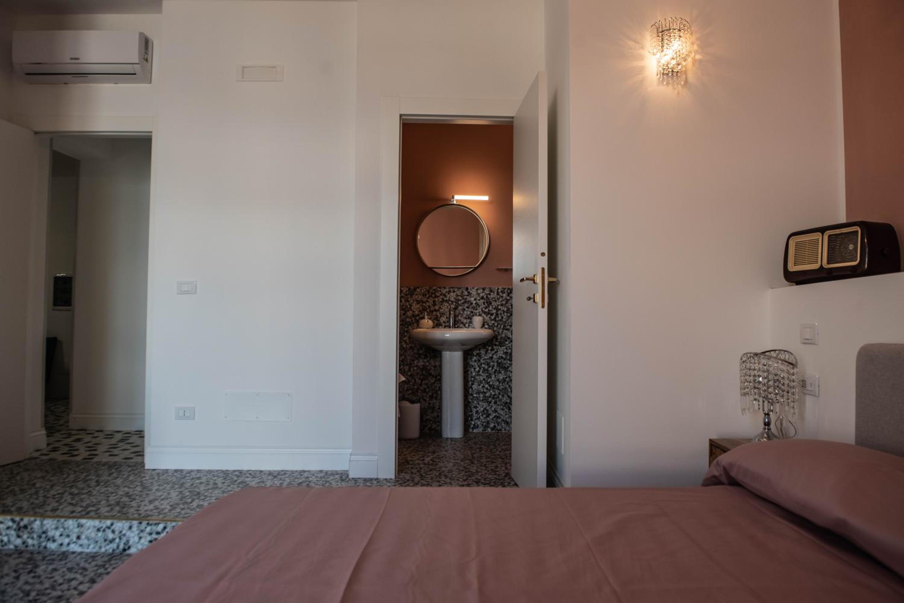 Deluxe Double Room with Sea View - Photo 2