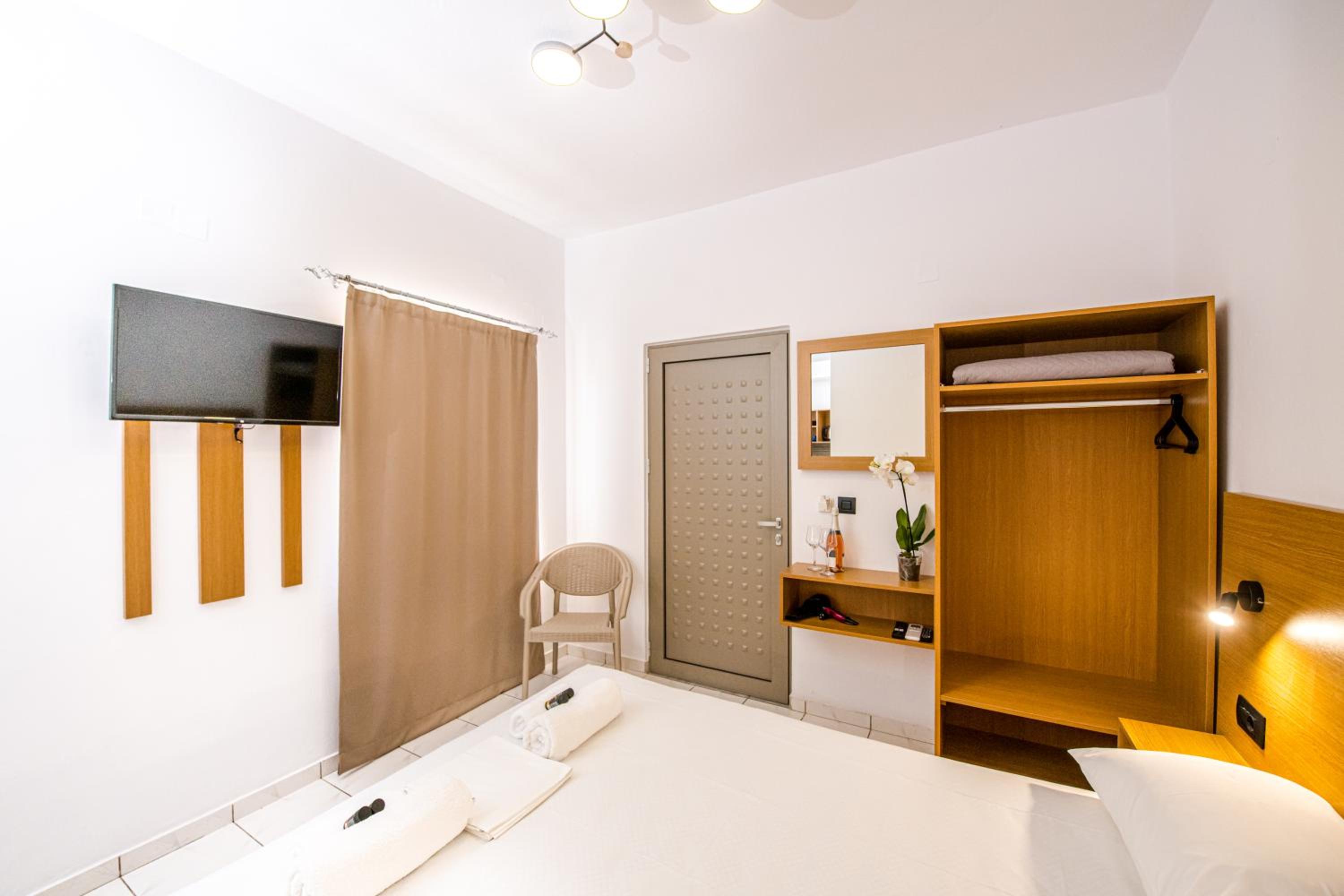 Deluxe Double Room - Photo 3